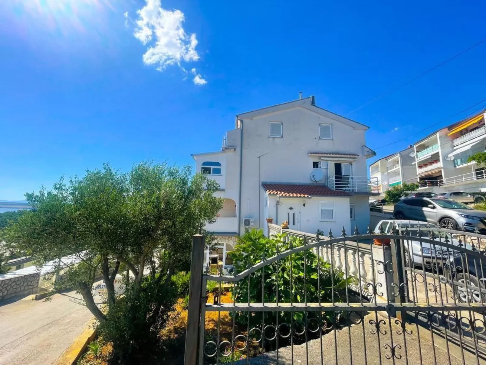 In Dramalj mit Terrasse und Garten und Meerblick-Dehors