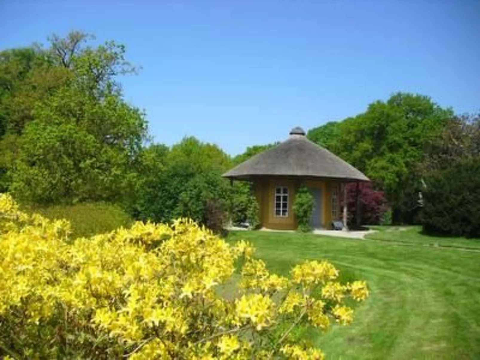 Geräumige Ferienwohnung mit Garten und Grill-Outside
