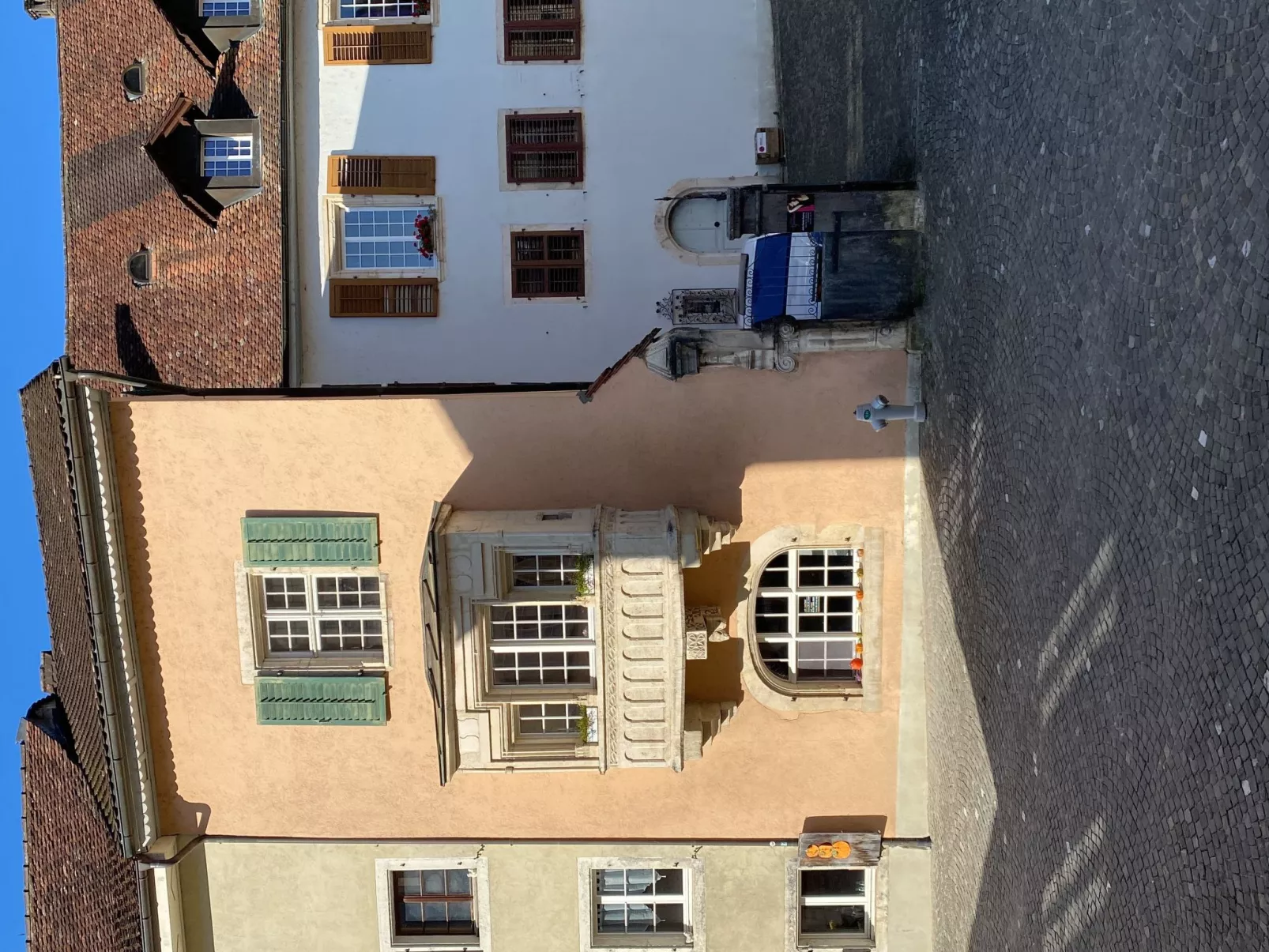 Maison Ruth/Galerie-Draußen