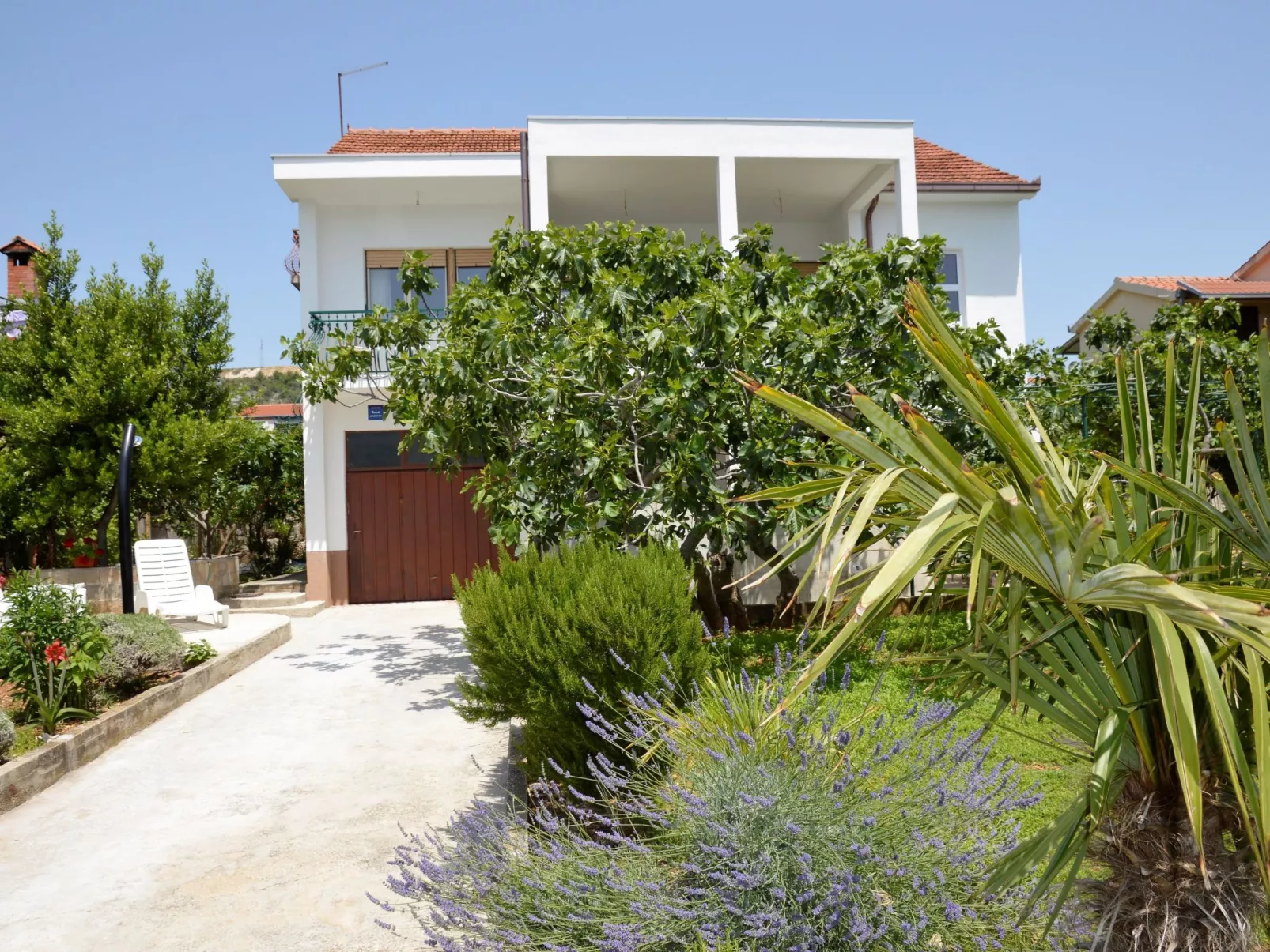 Schöne Wohnung in Poljica mit privatem Parkplatz-Outside