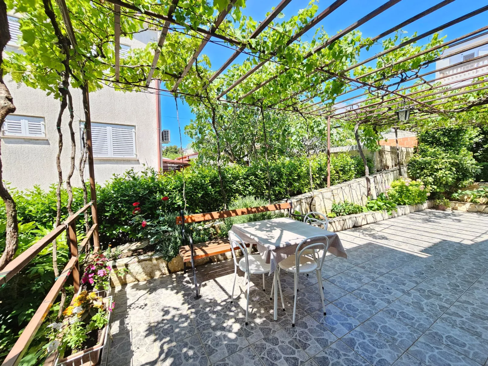 Wohnung für 7 Personen mit Terrasse und Meerblick-Dedans