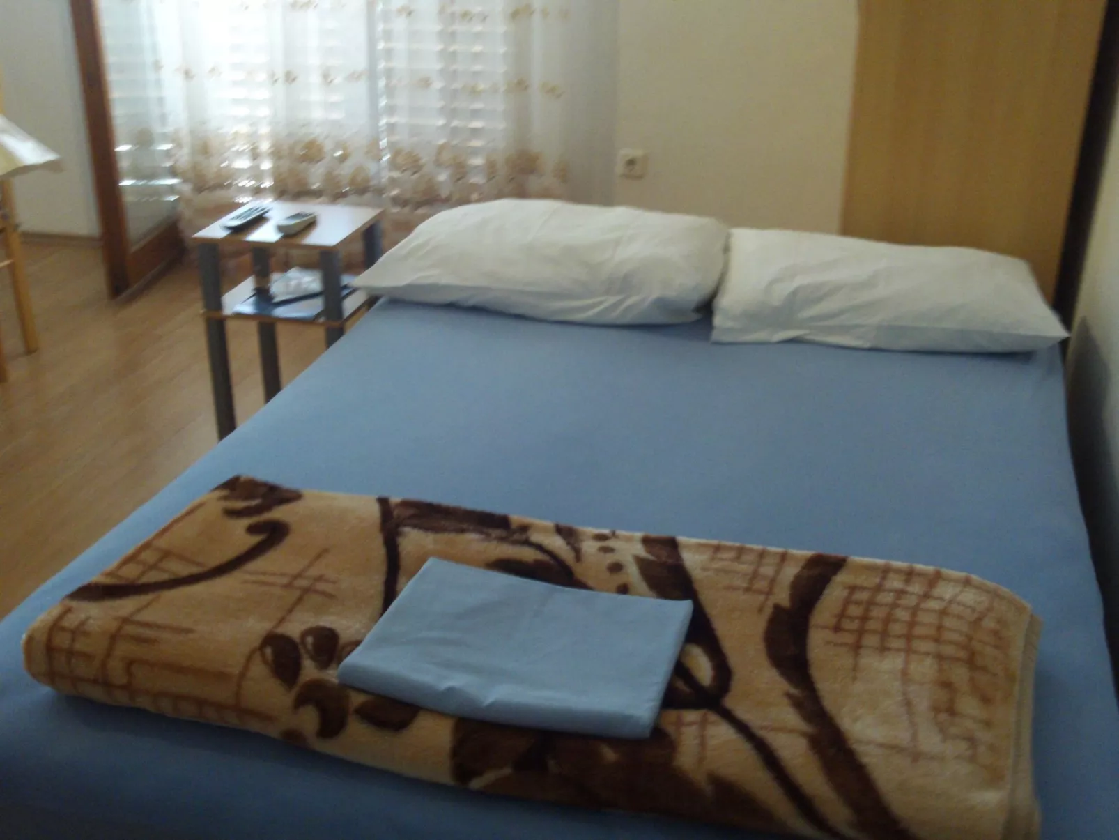 Mit Blick auf das Wasser-Dedans