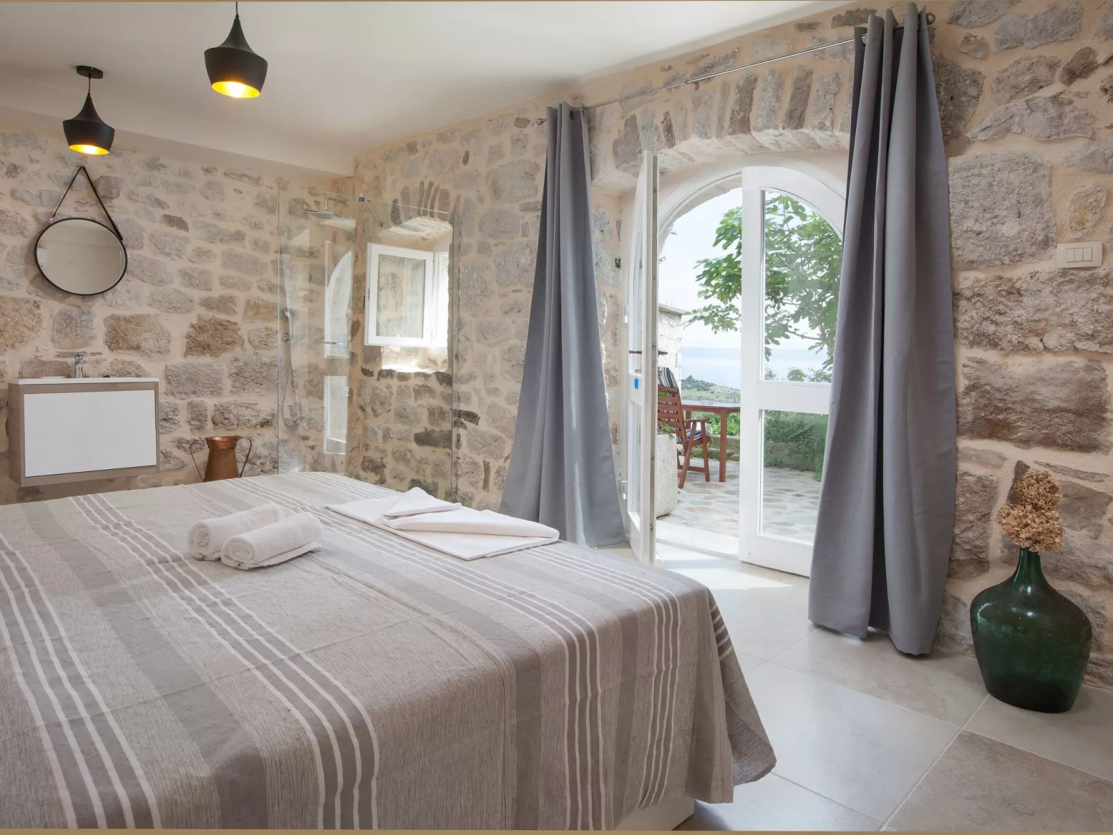 Wunderschöne Steinvilla mit tollem Ausblick-Dedans