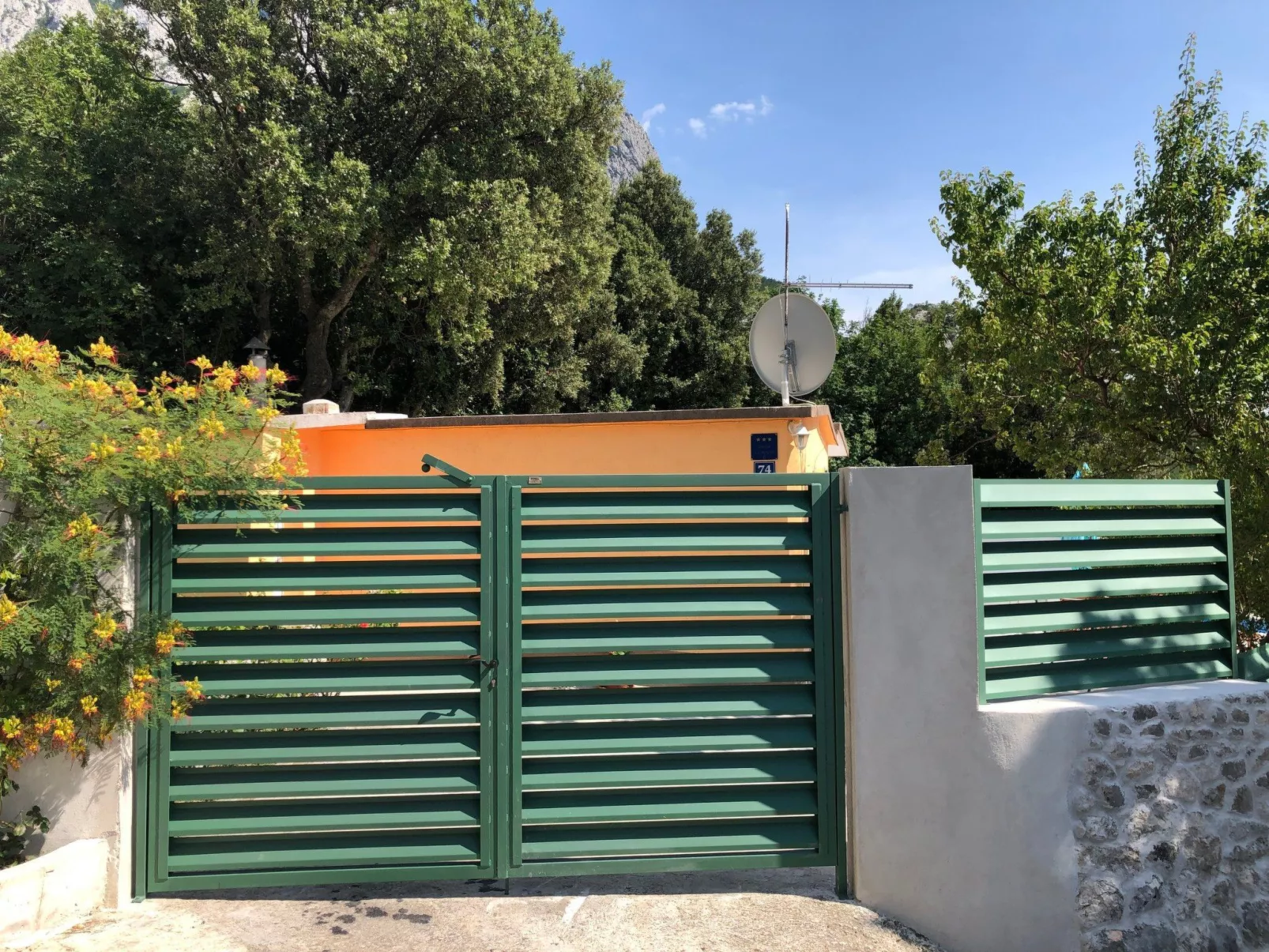Günstiges Ferienhaus mit Pool und Meerblick-Dehors