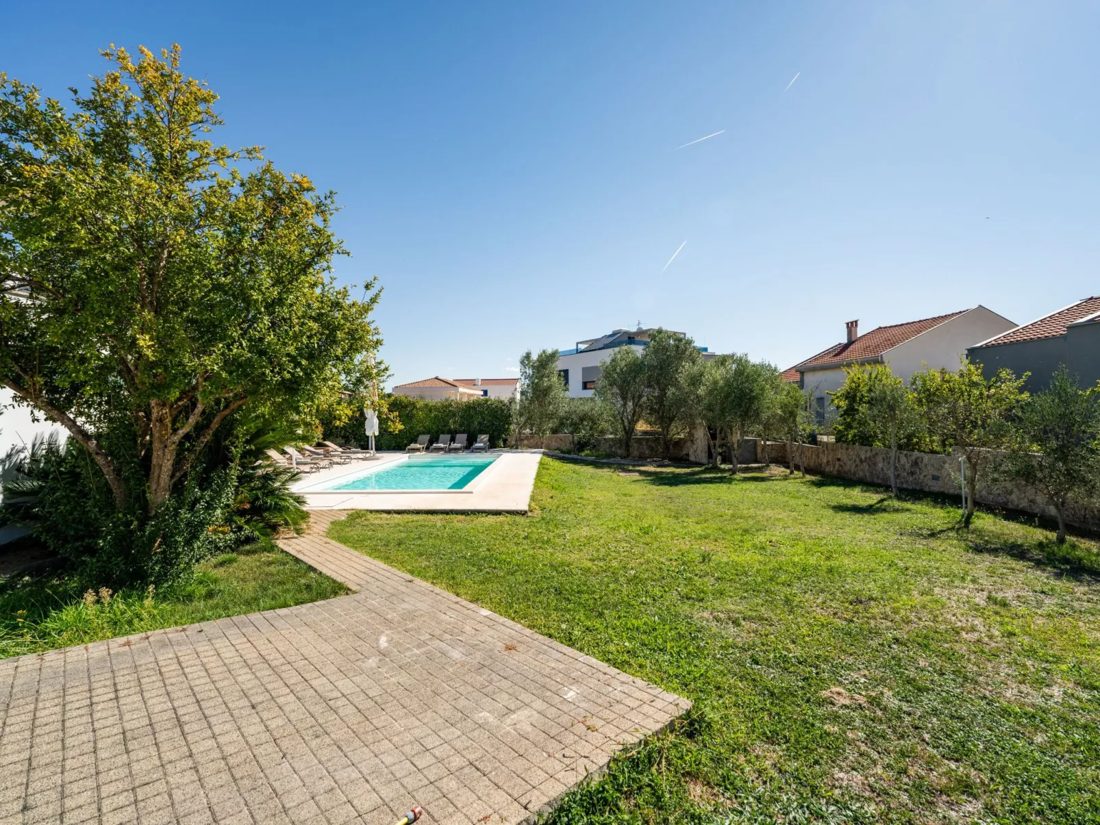 Luxuriöse Villa mit Meerblick - von TA Leut Agency-Draußen