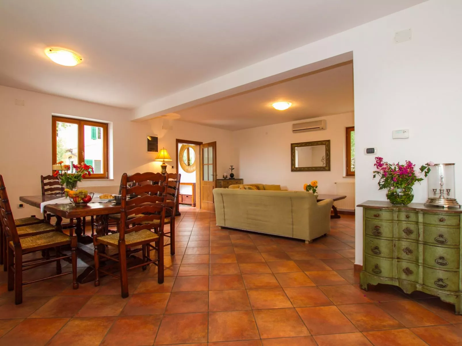 Villa Biljana, mit Zugang zu zwei Gemeinschaftspools-Image-tags.info