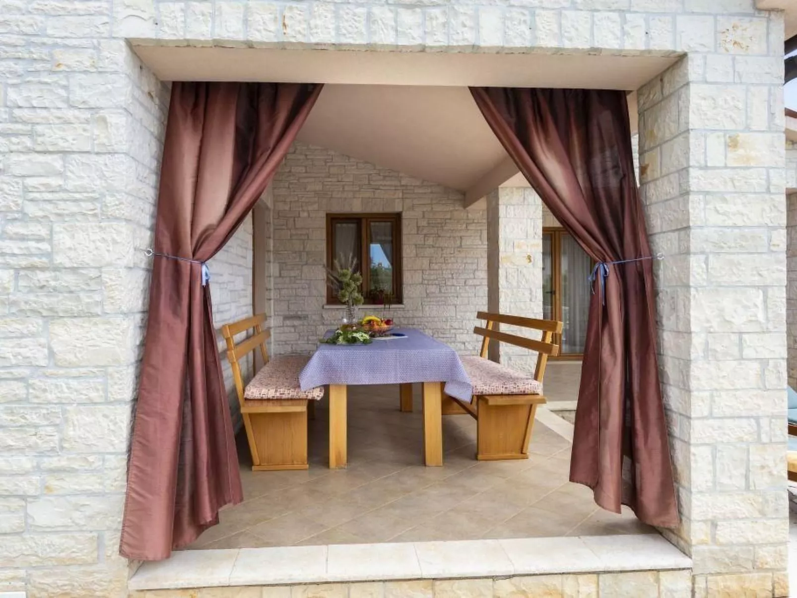 "Villa Mirela" mit Terrasse-Draußen