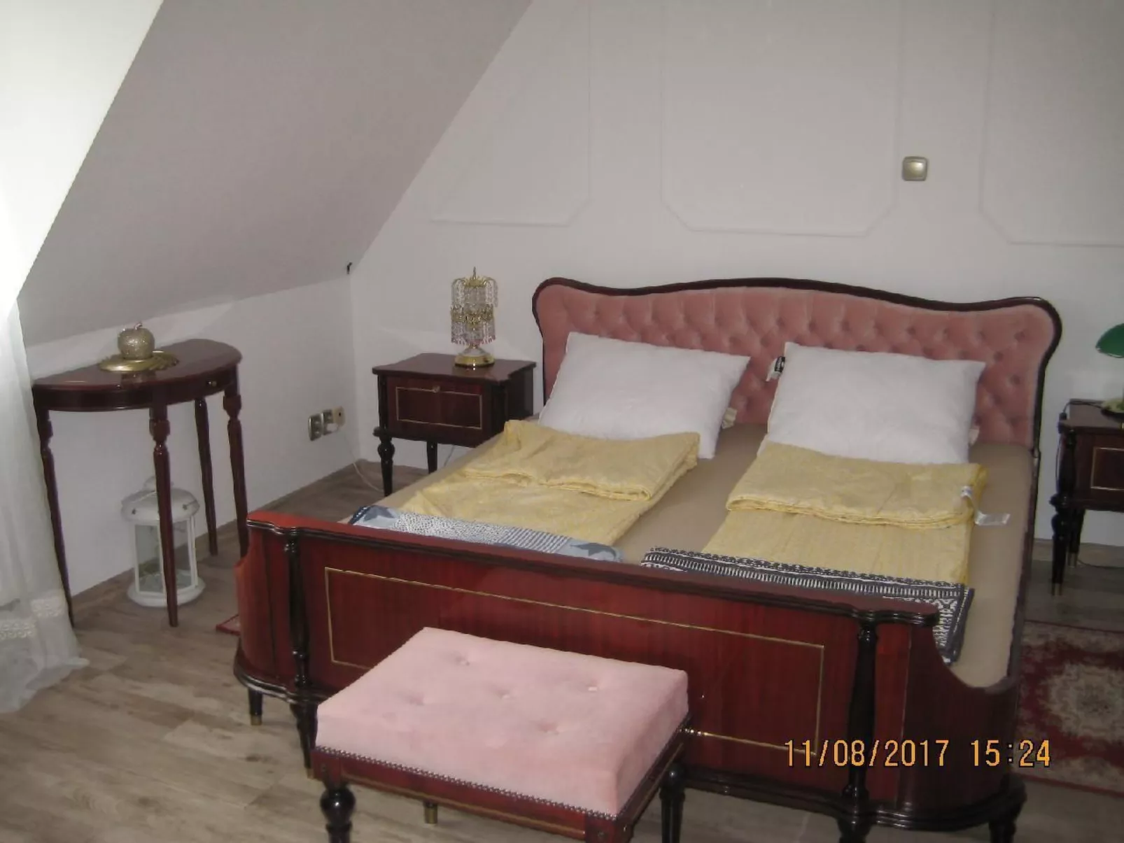 Mit Garten, Grill und Terrasse-Drinnen