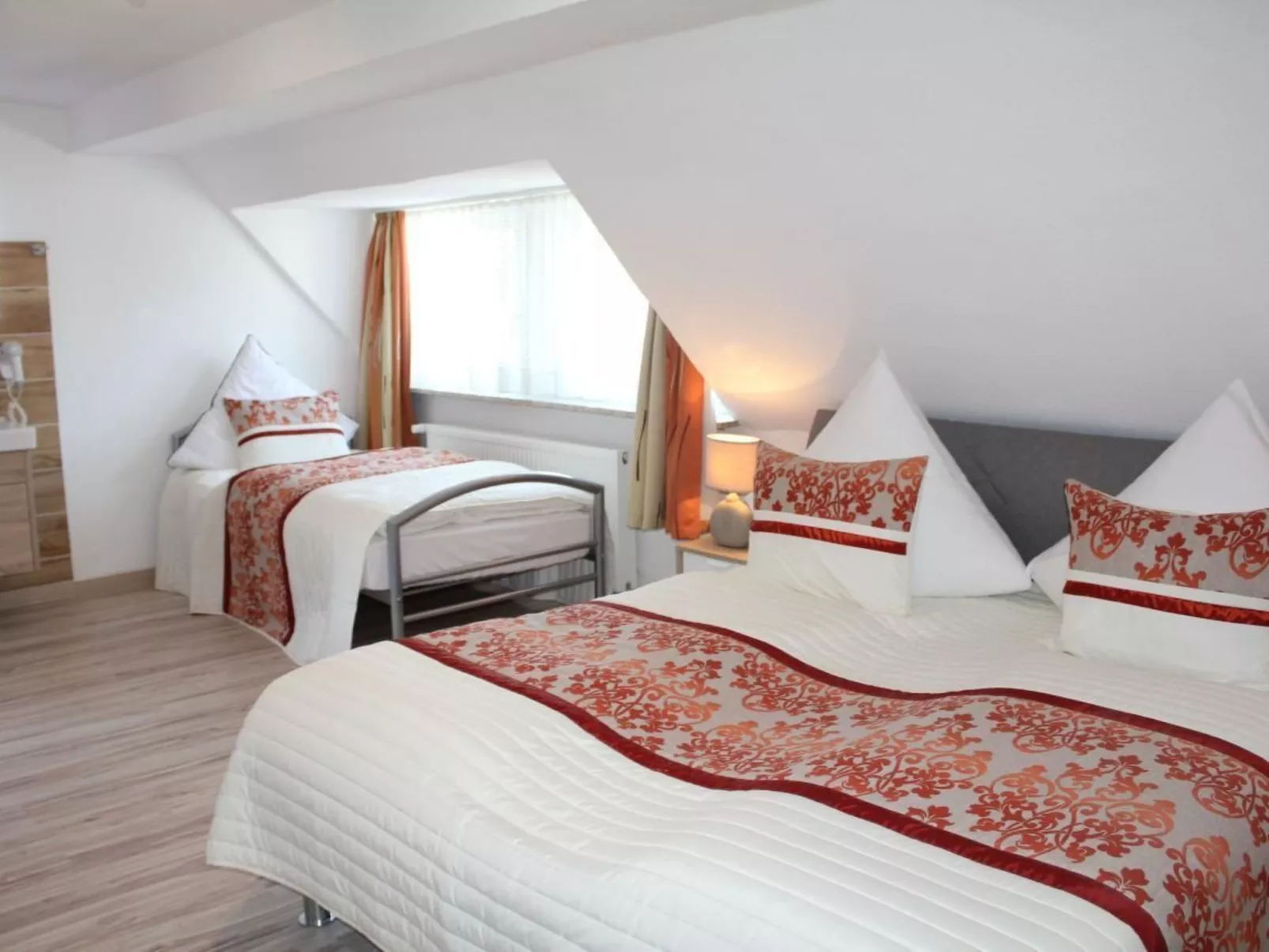 Modernes Ferienhaus in Daun-Image-tags.info