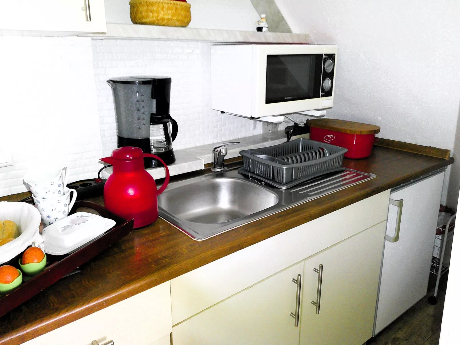 Kleine Ferienwohnung mit Garten und Terrasse-Drinnen