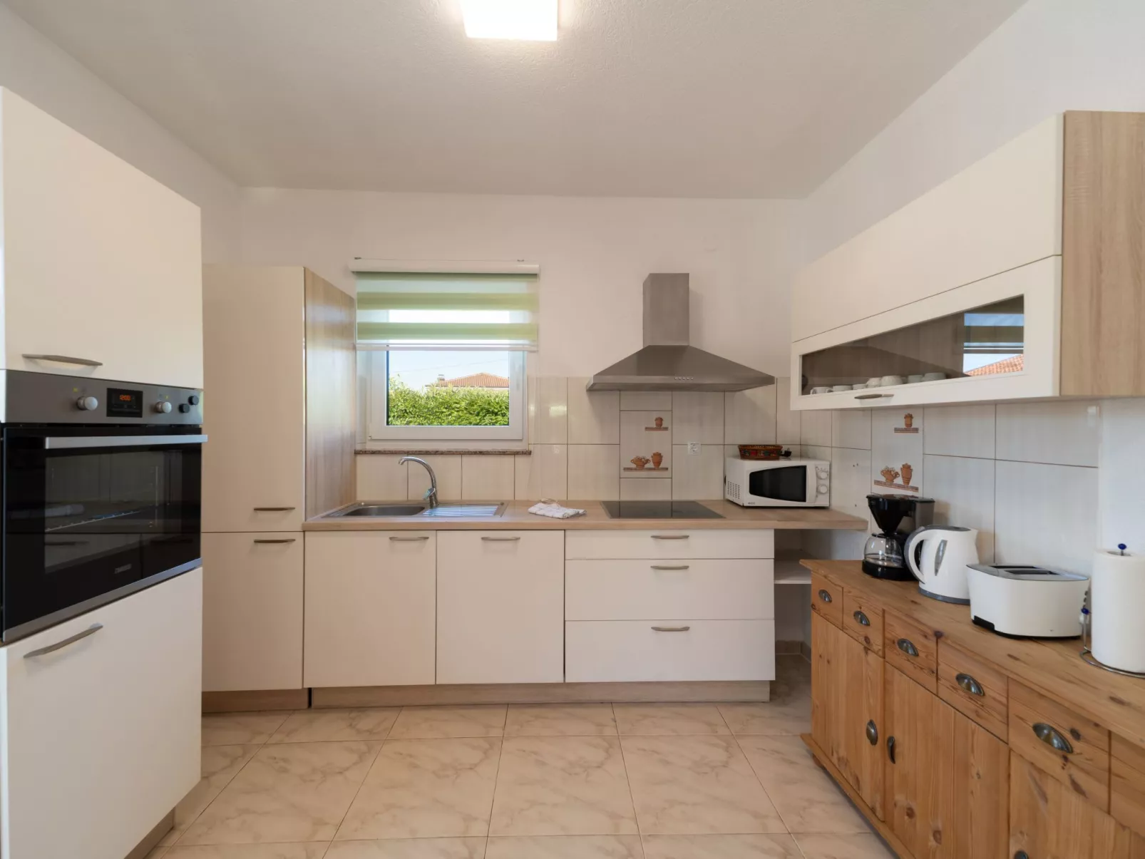 "Casa Tarra" mit eigenem Pool-Drinnen