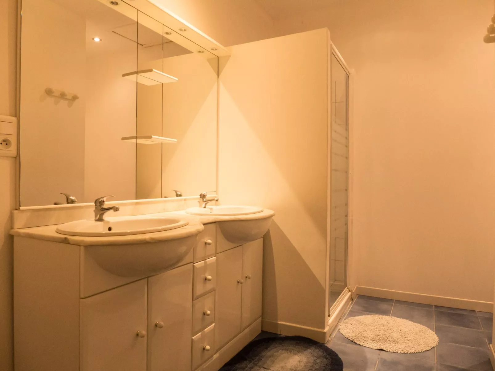 In Murviel-les-Béziers,-Drinnen