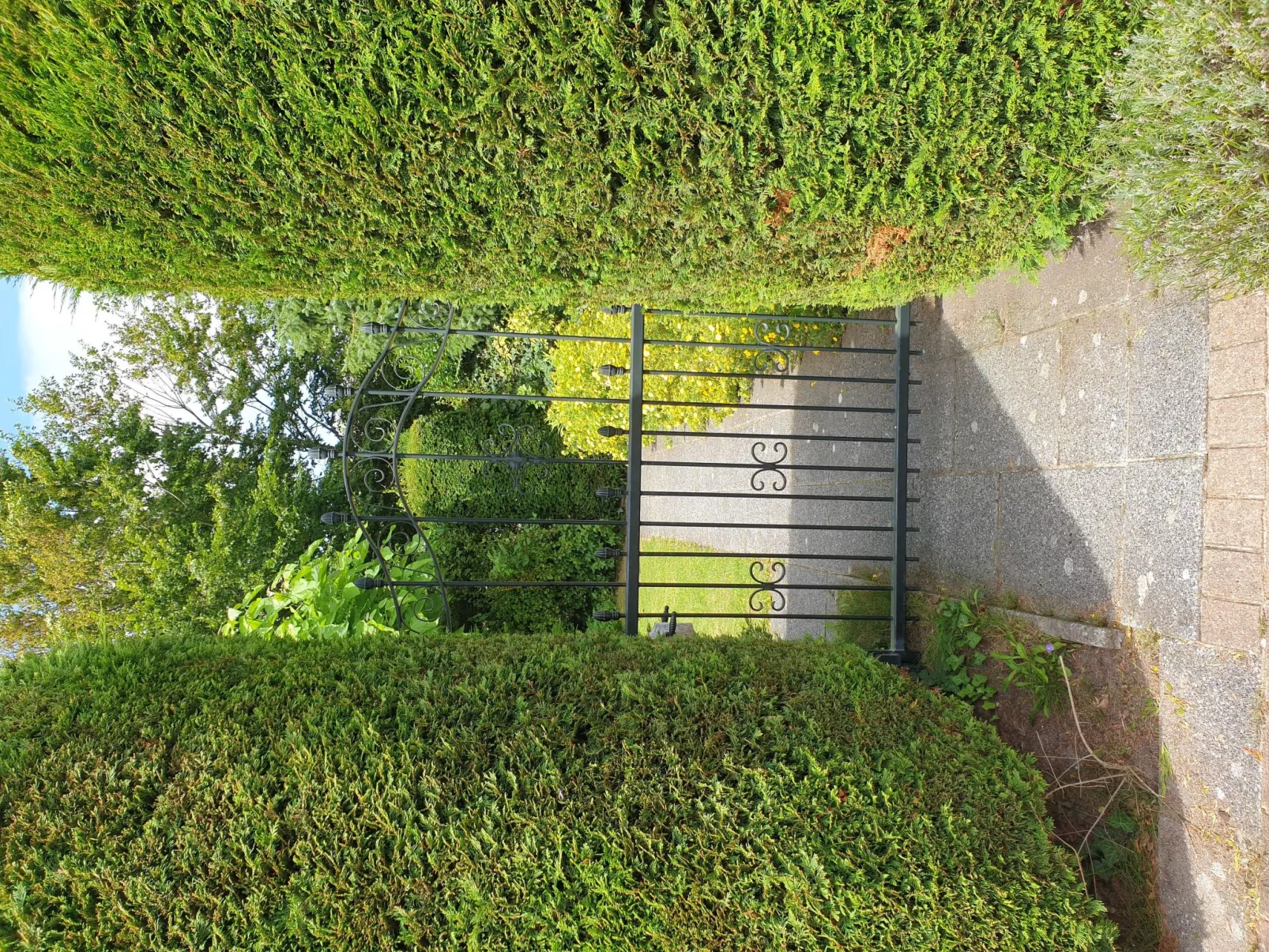 Mit privatem Garten und Terrasse-Draußen