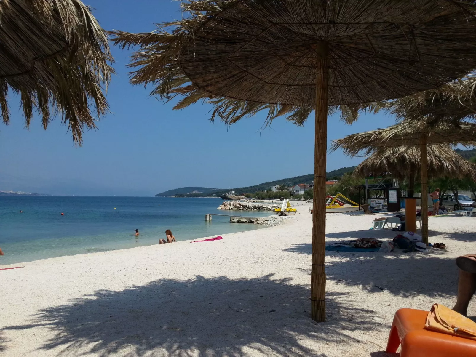 Mirjana mit Parkplatz-Outside