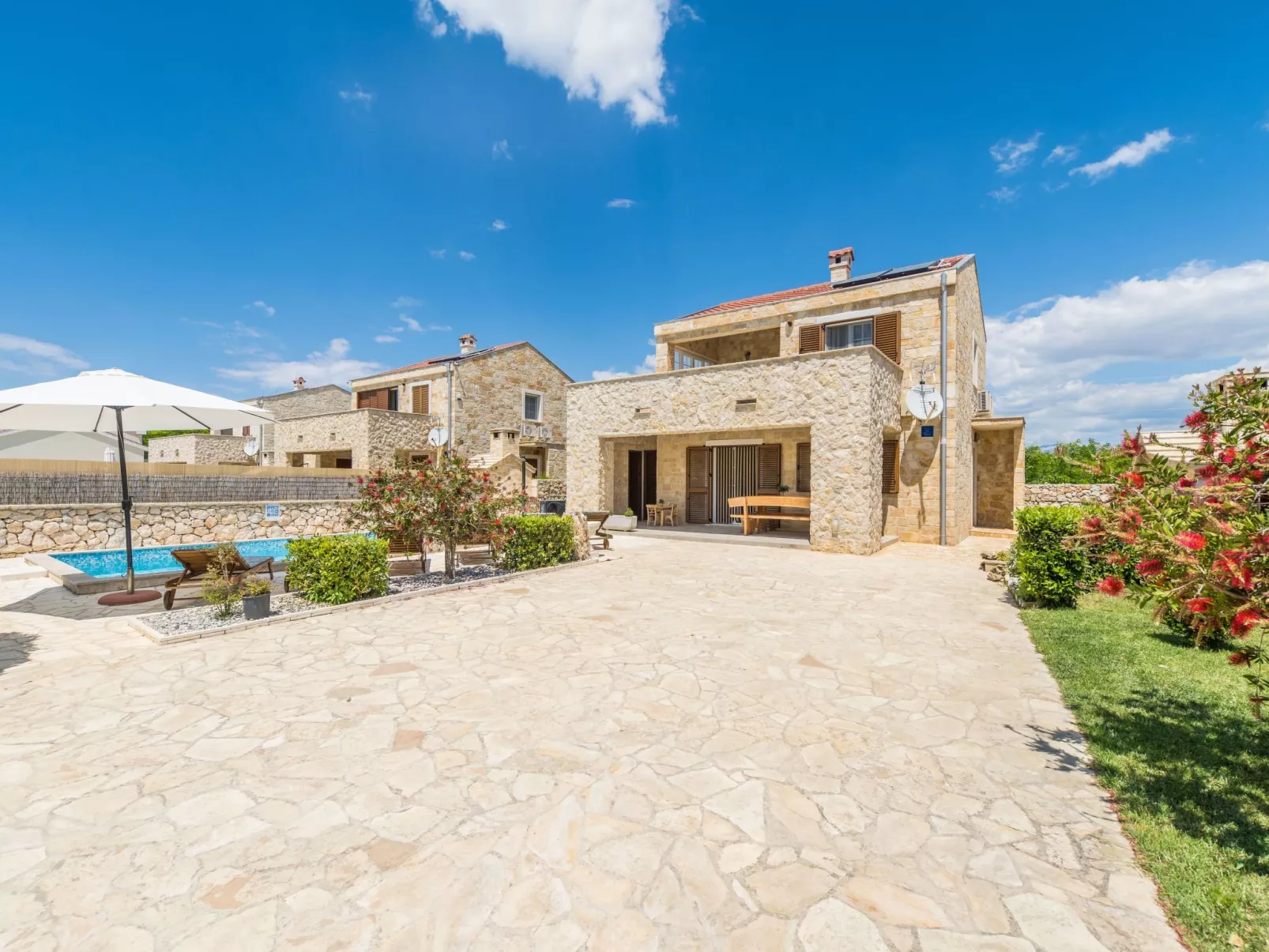 Villa Karin mit beheiztem Pool - Agentur TA Leut-Outside