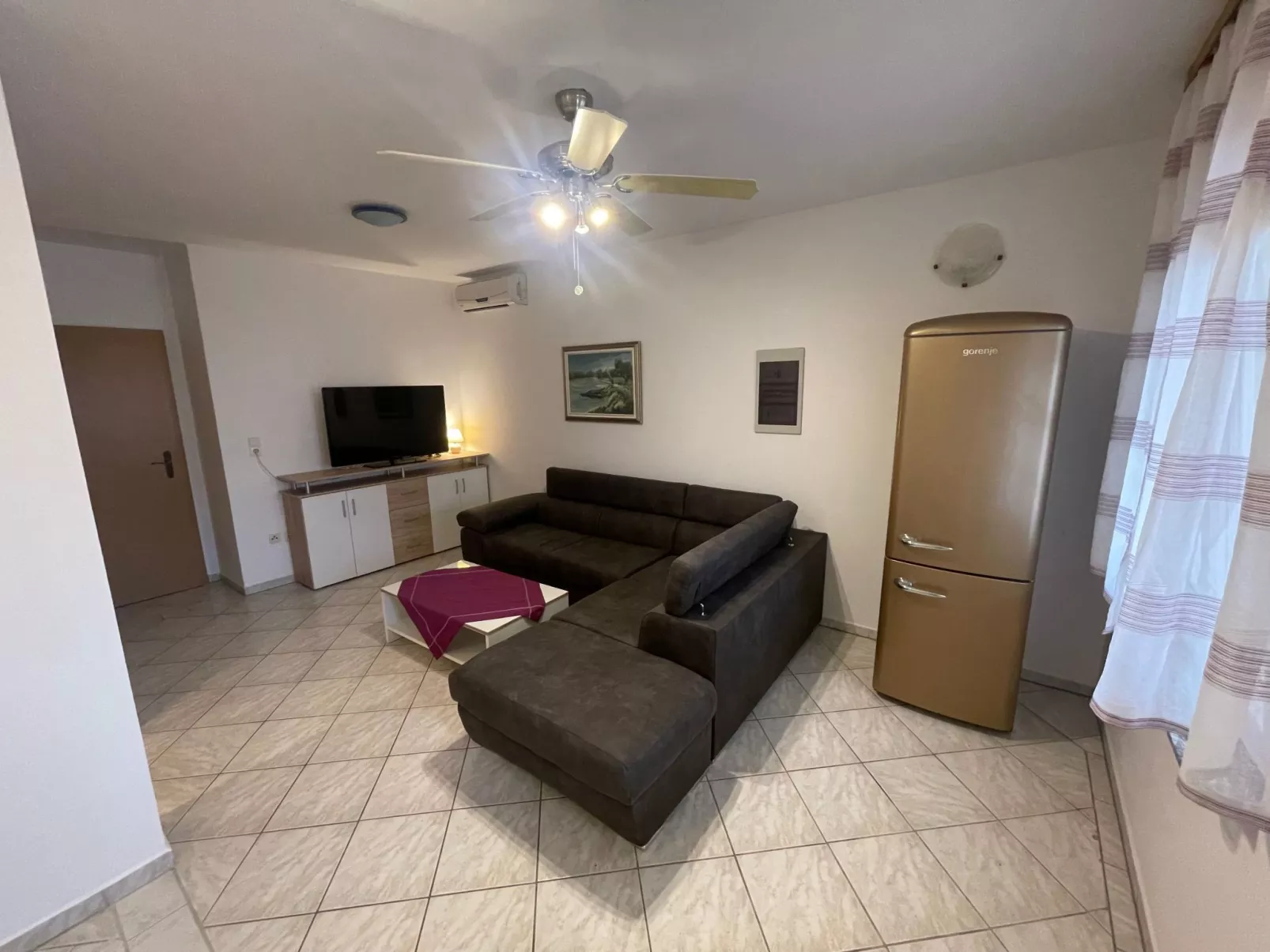 Moderne Ferienwohnung für 4 Personen-Drinnen