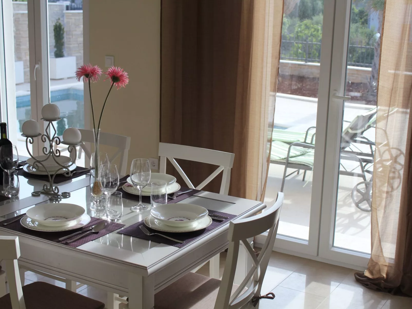 Villa Elena mit Pool, nur 60 Meter zum Meer-Outside