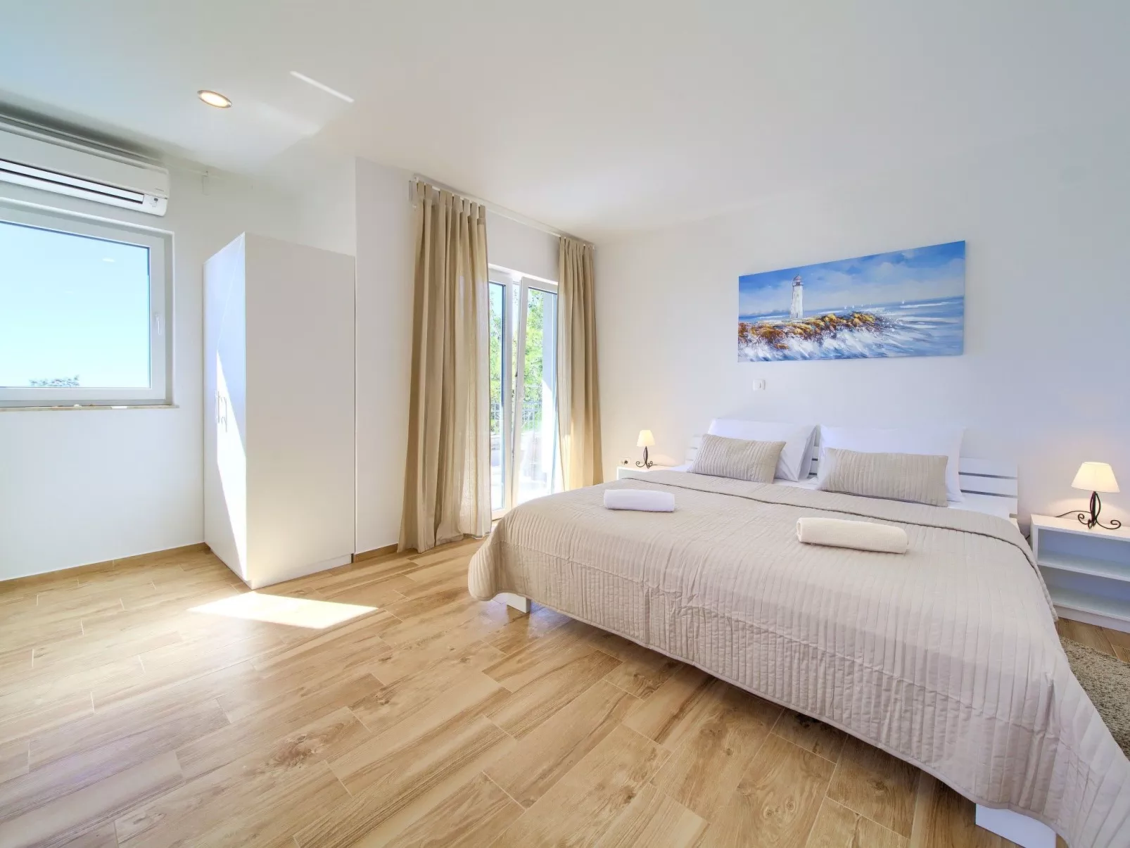 Geräumige, luxuriöse 5*-Ferienvilla mit Meerblick, eigenem Pool und großer Terr-Dedans