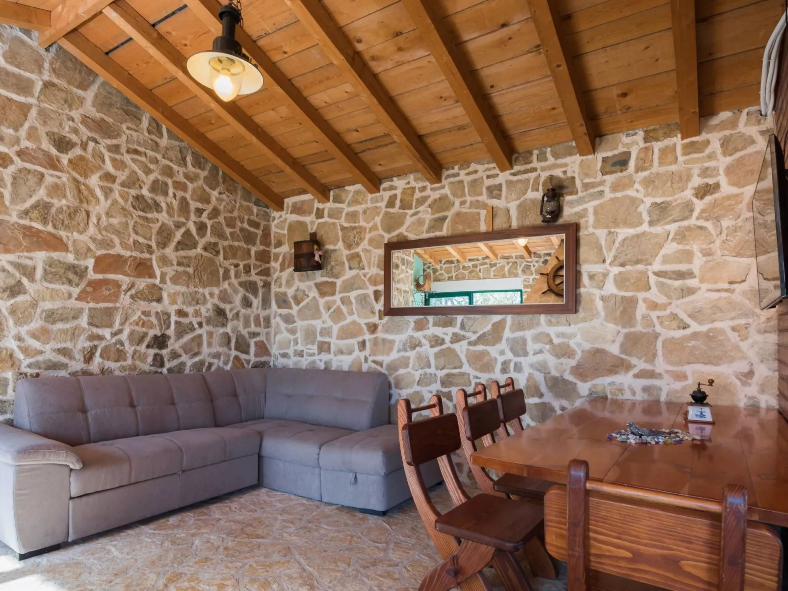 Ferienvilla Kalista mit Pool und tollem Ausblick-Dedans