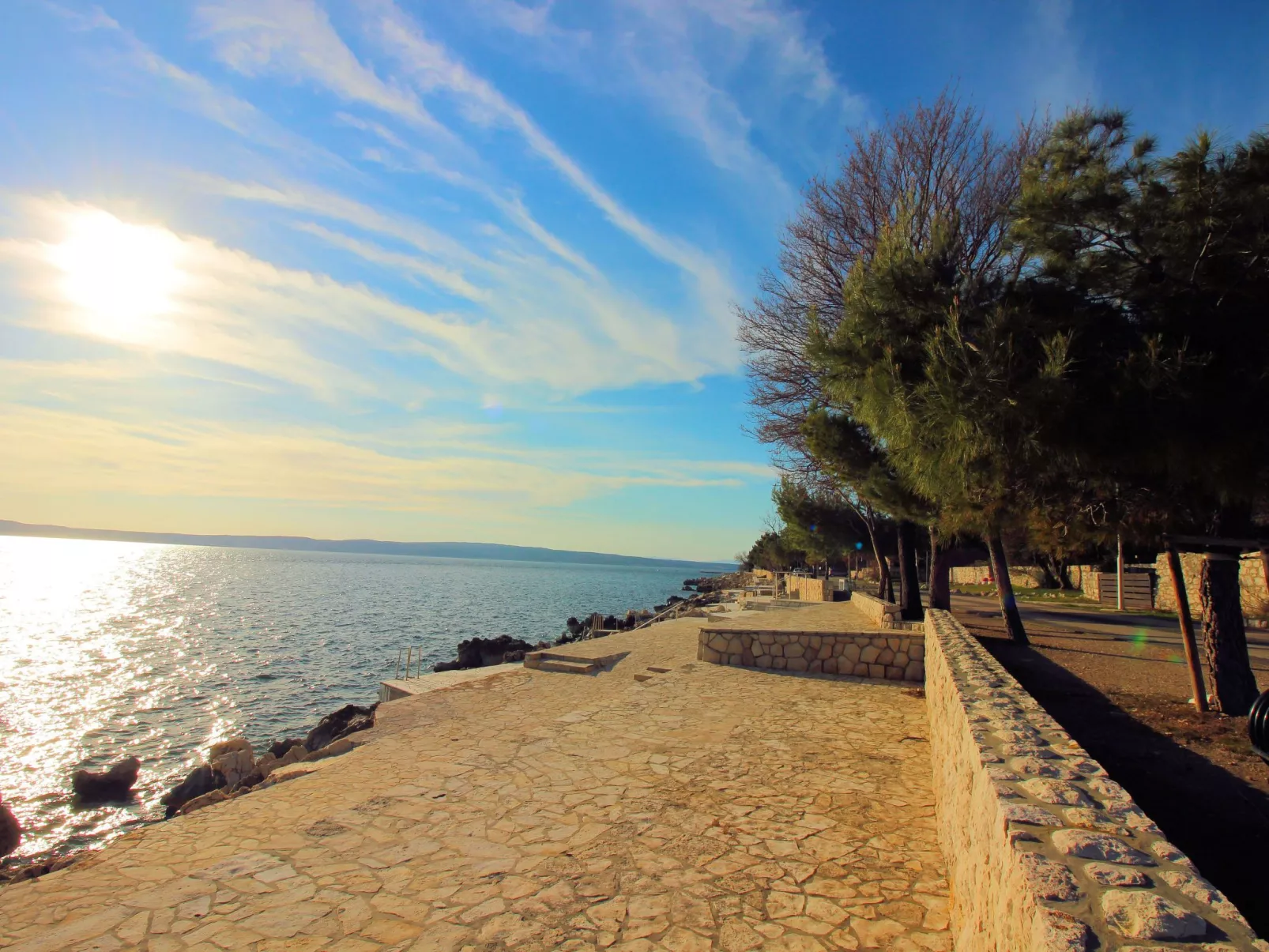 "Adriana" mit Blick auf das Wasser-Outside