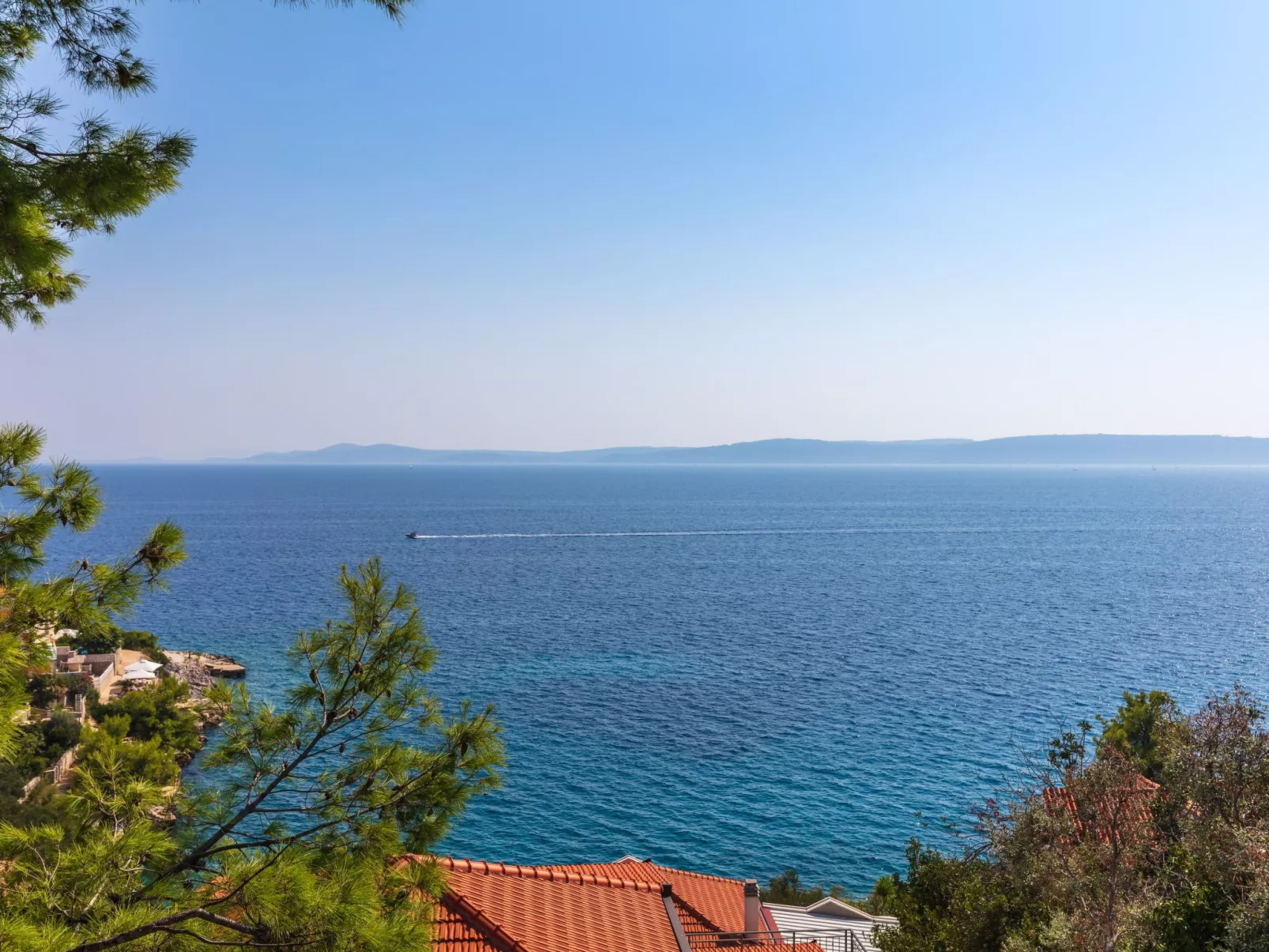 "Barbara" mit Blick auf das Wasser - Draußen