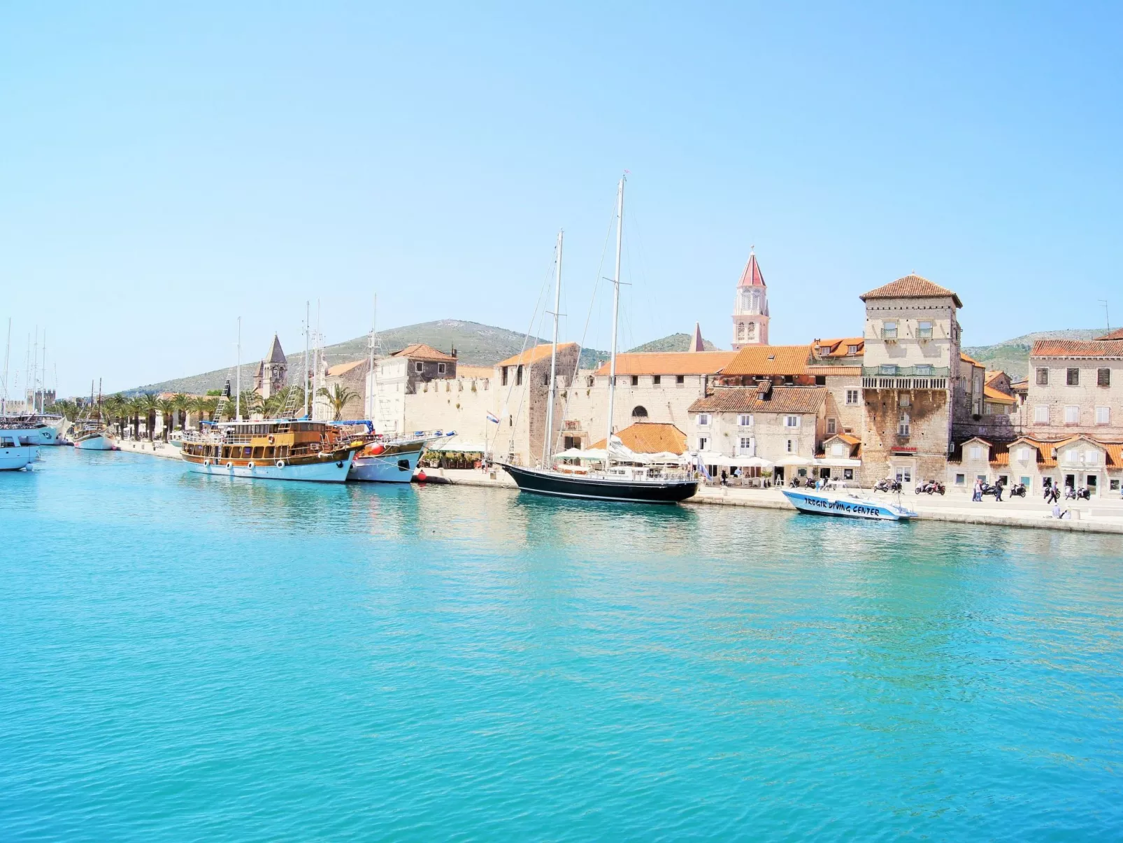 Erdgeschosswohnung mit viel Komfort und Terrasse-Draußen