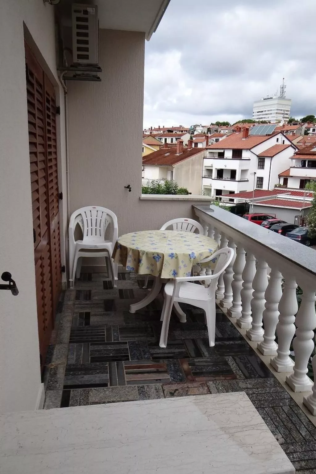 Appartement mit Balkon-Outside