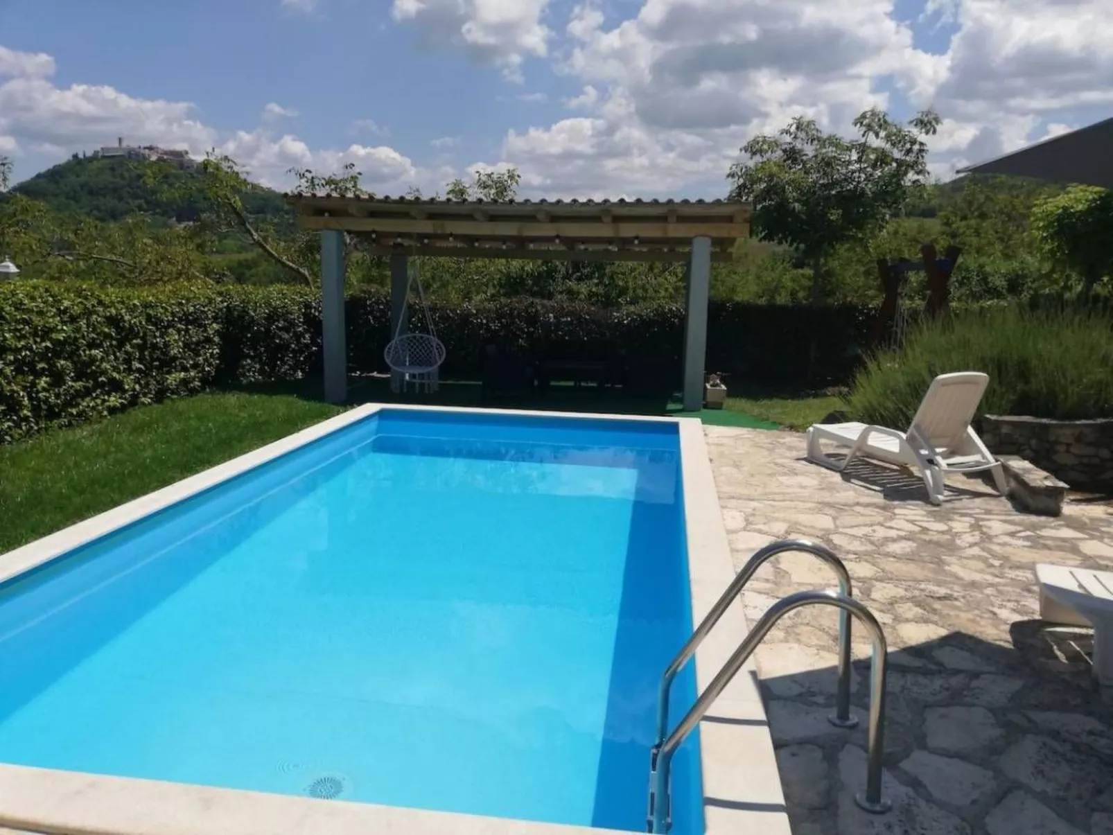 "Valentino" mit Blick auf das Wasser-Outside