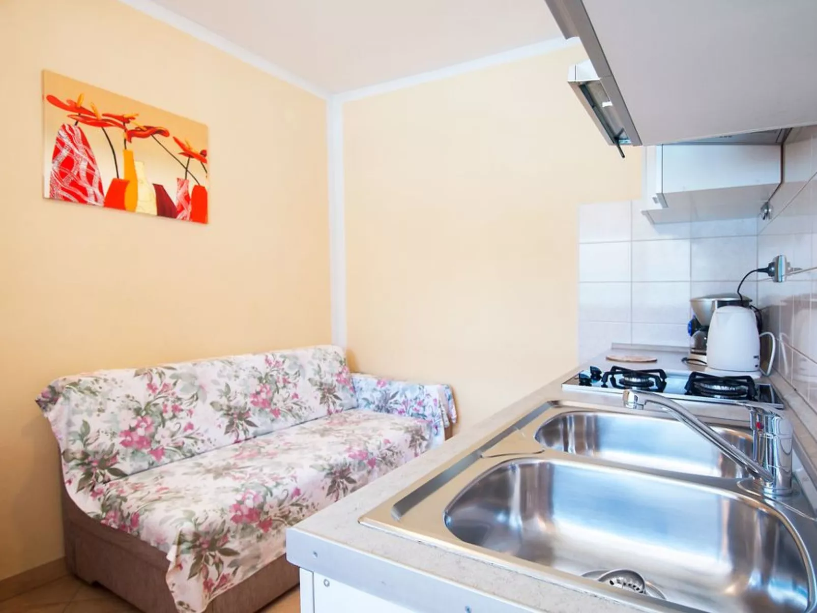 Mit Blick auf das Wasser-Drinnen