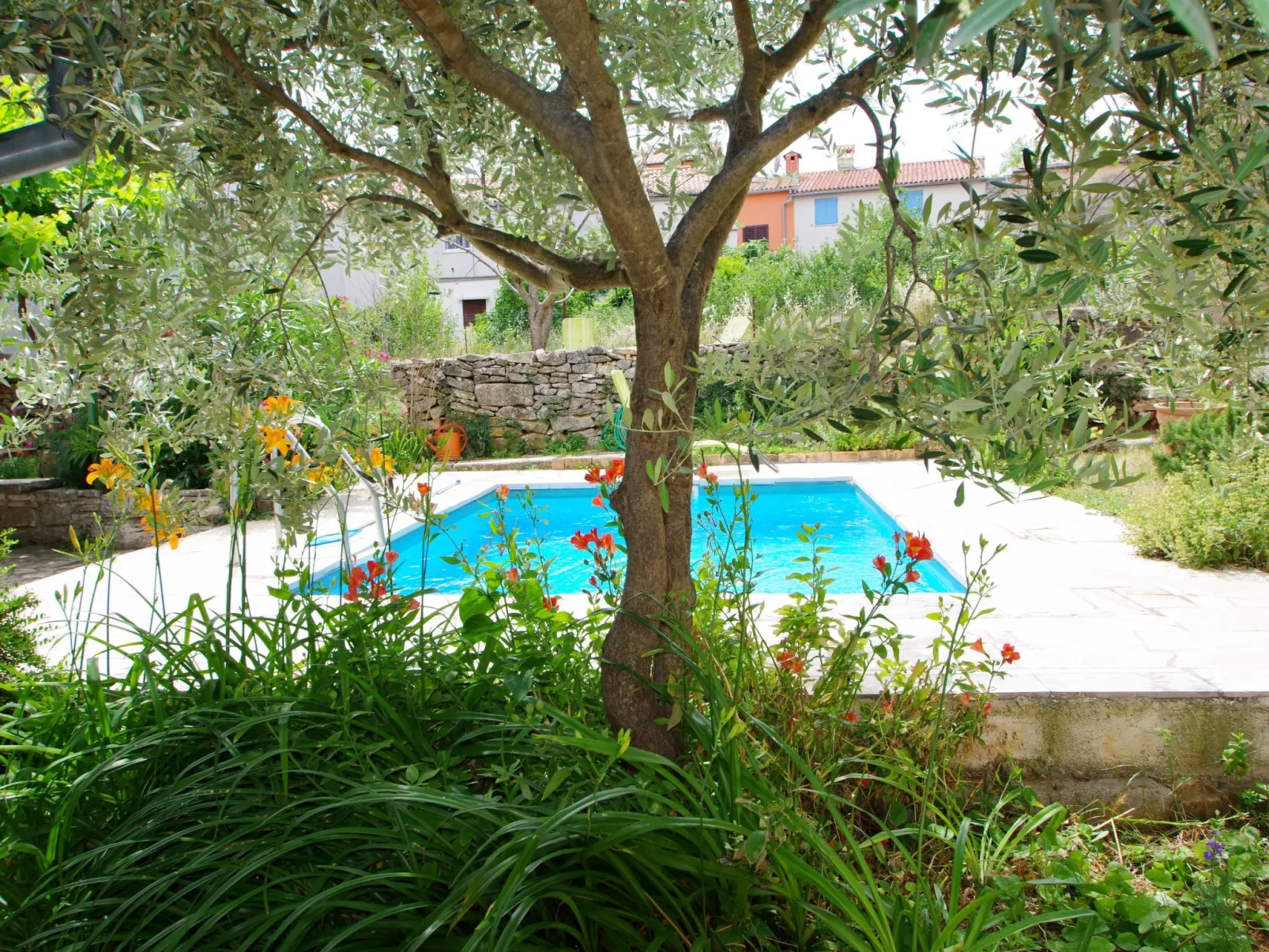 Mit privatem Schwimmbad-Dehors