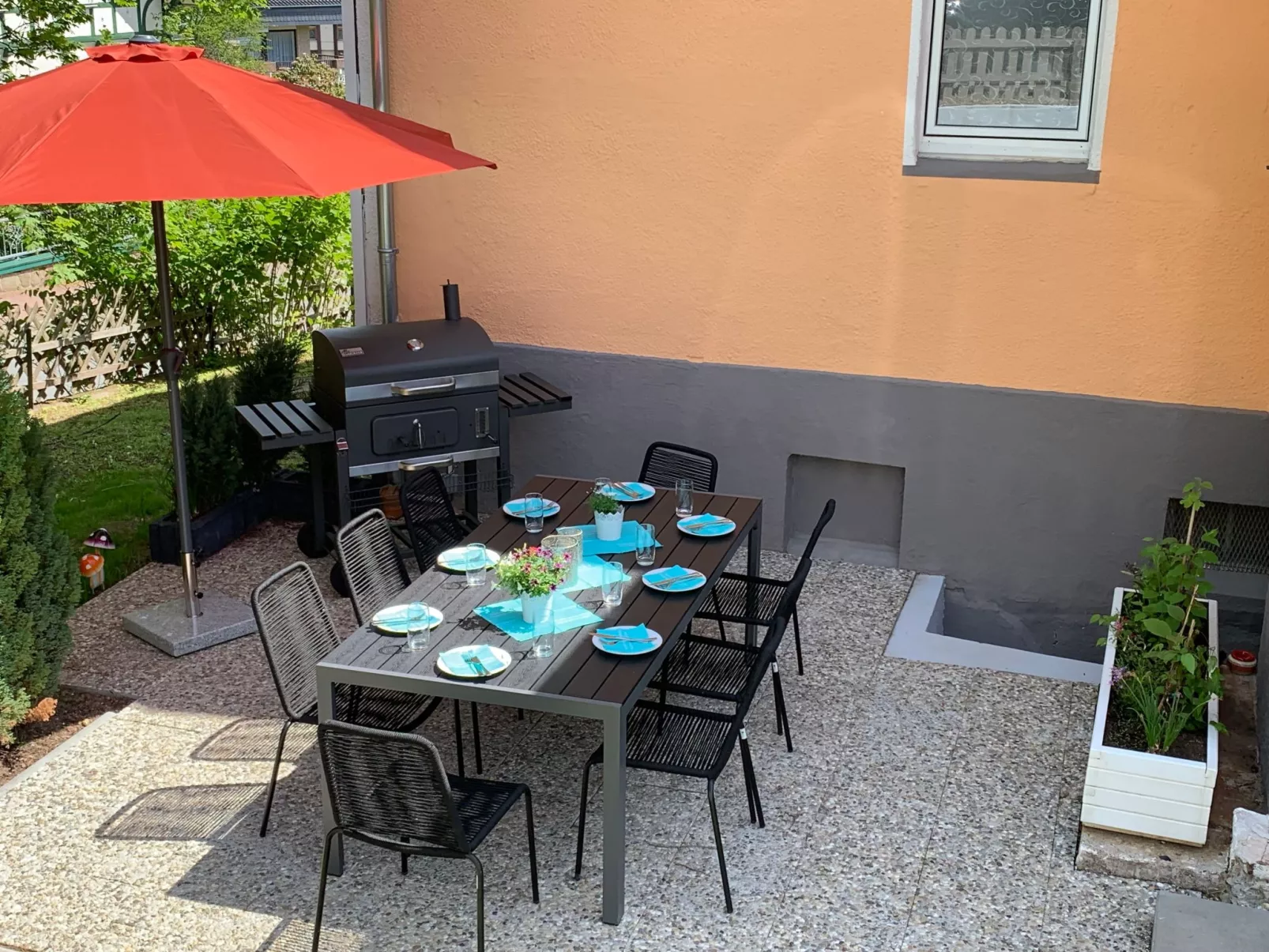 Modernes, gemütliches Ferienhaus mit Terrasse und Garten - Outside