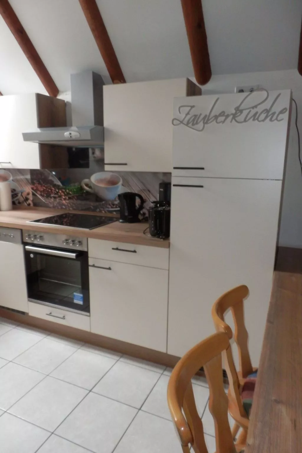 Mit Grill, Terrasse und Garten-Drinnen