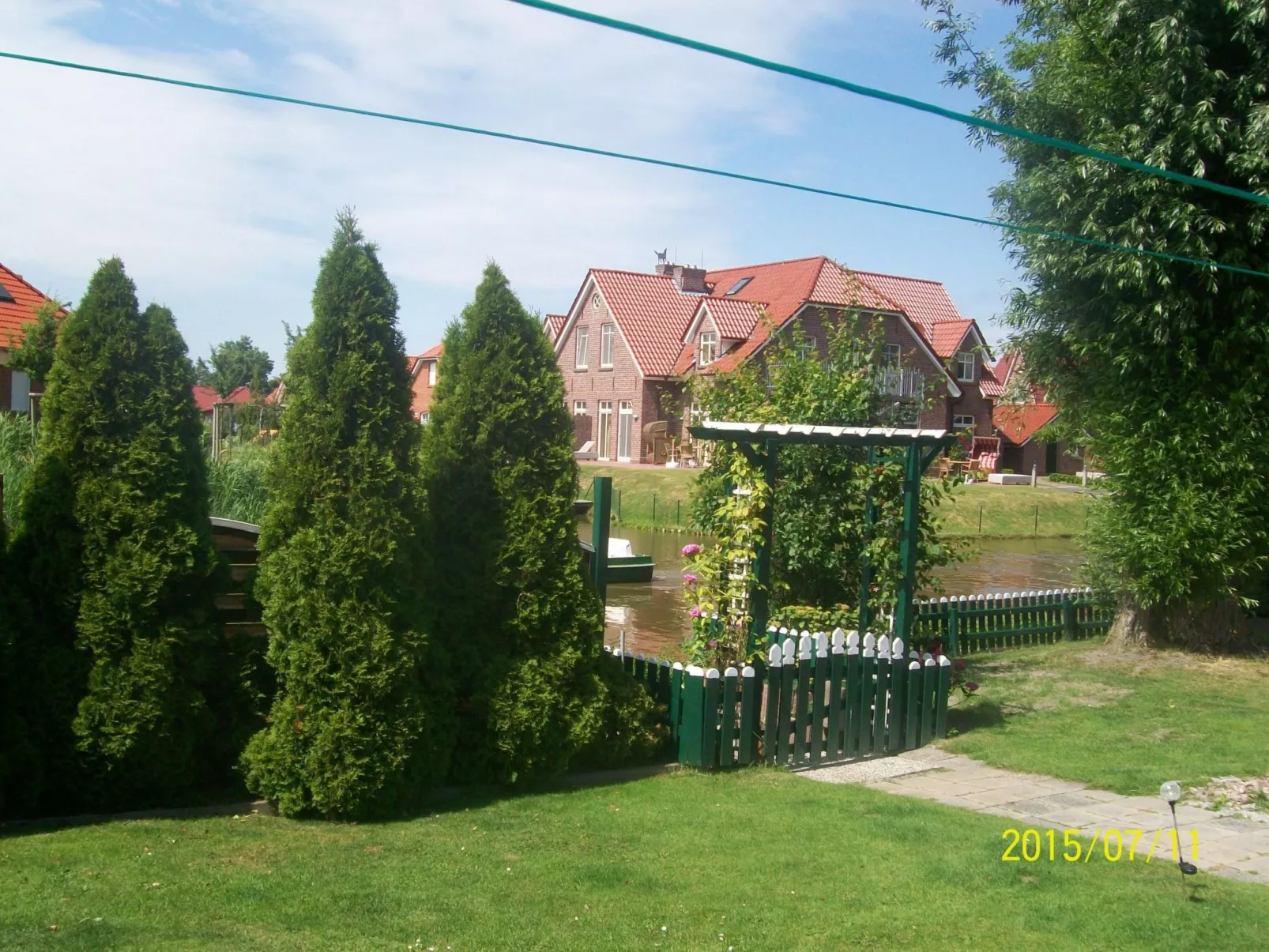Mit umfriedetem Garten und Terrassen-Draußen