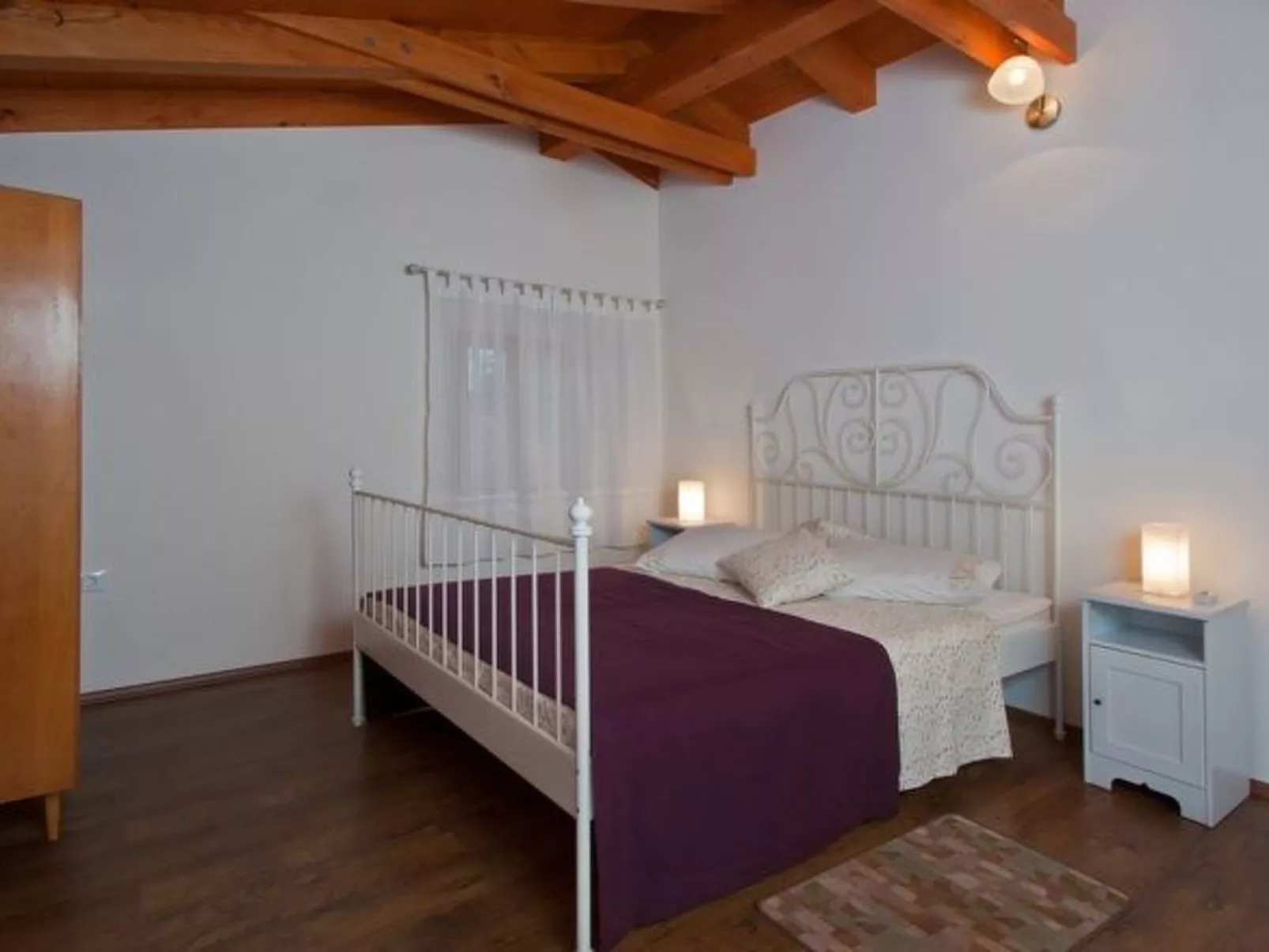 Modernes Ferienhaus in Vadreš mit Privatem Pool-Dedans