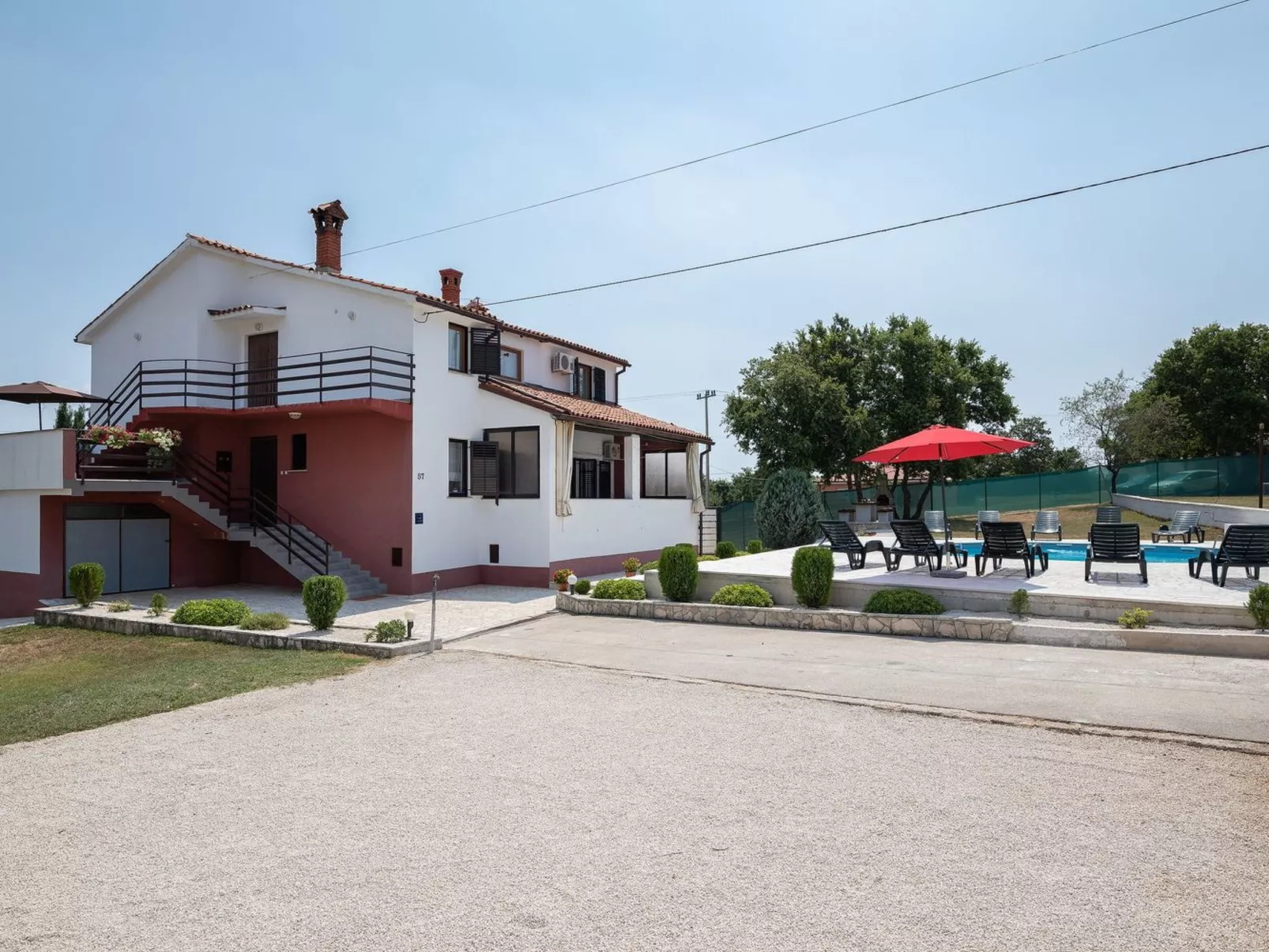 3-Schlafzimmer-Wohnung mit Gemeinschaftspool-Image-tags.info