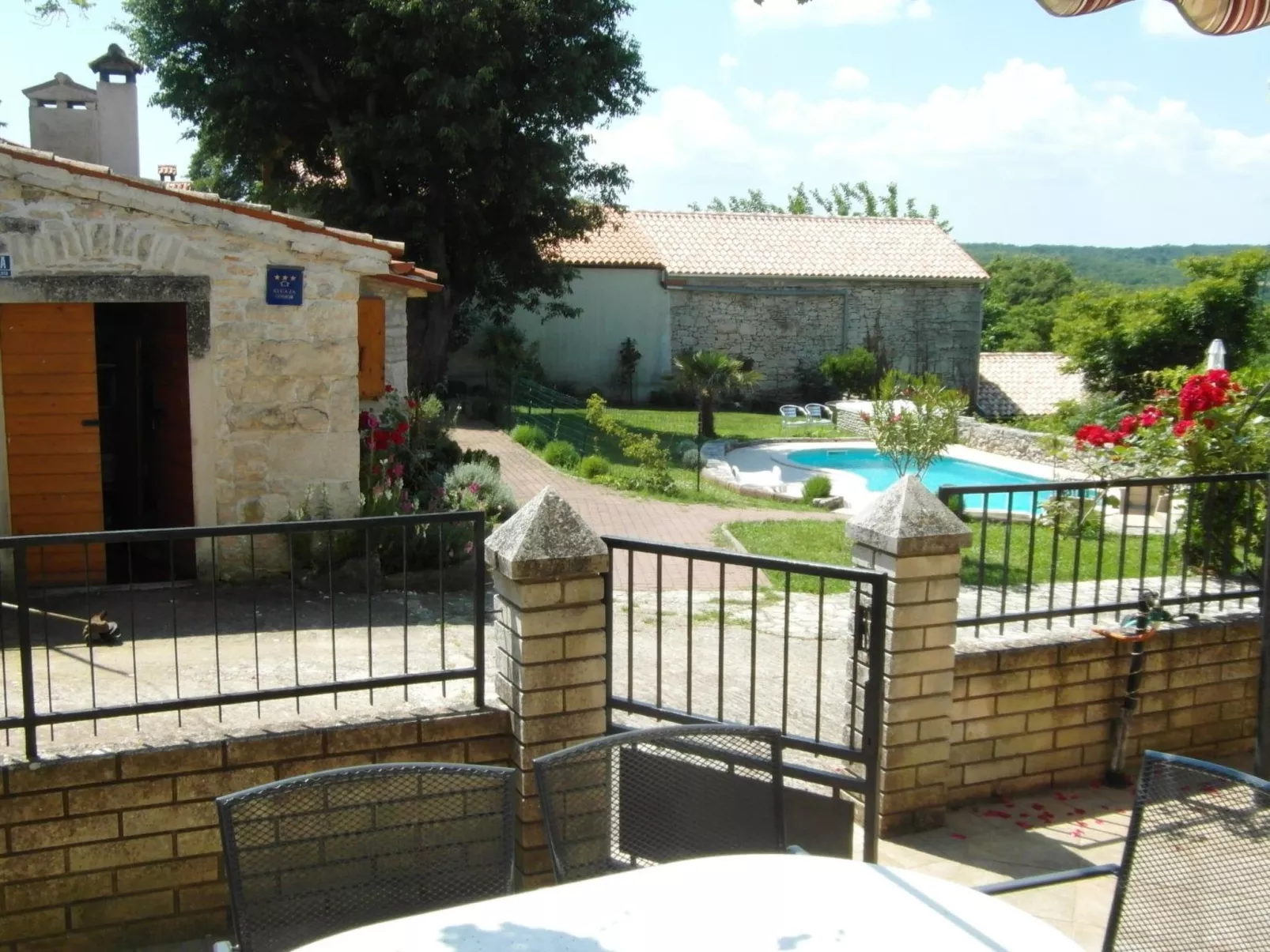 Villa 'Vickovi' mit Gemeinschaftspool-Outside