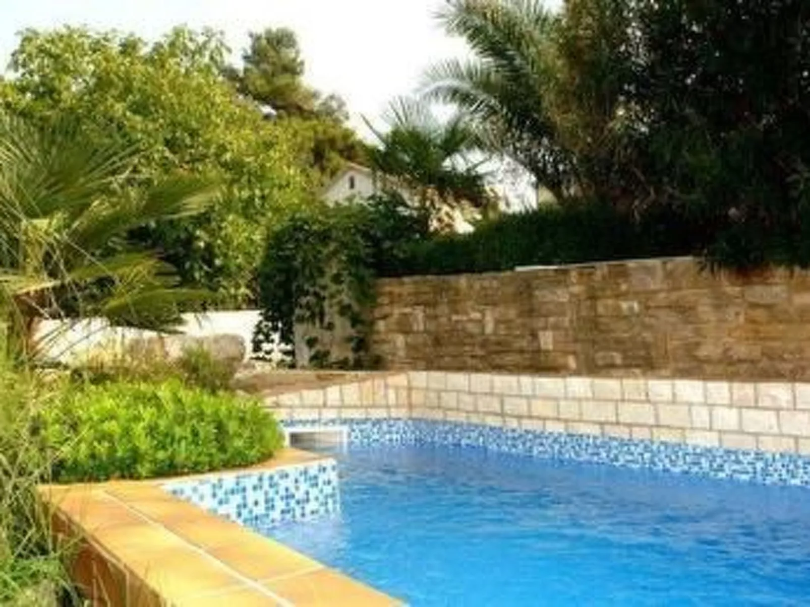 In Buje mit Barbecue-Outside