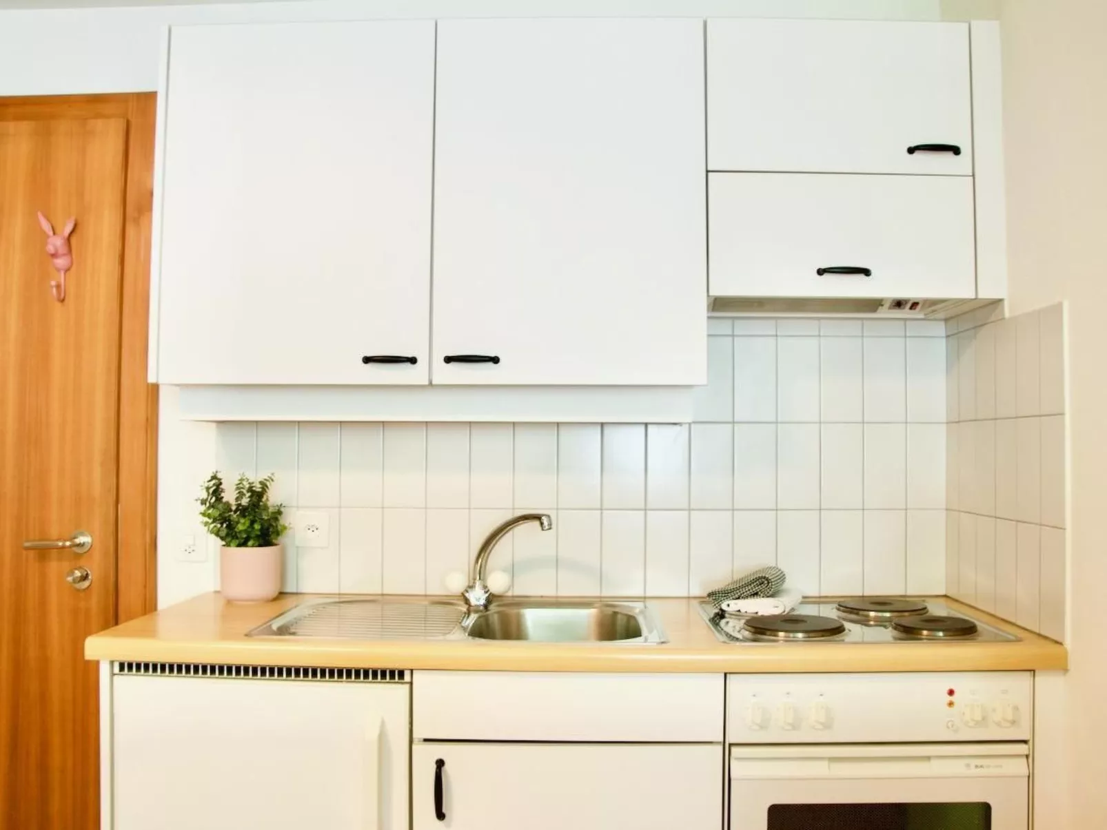 The Green Room-Inside