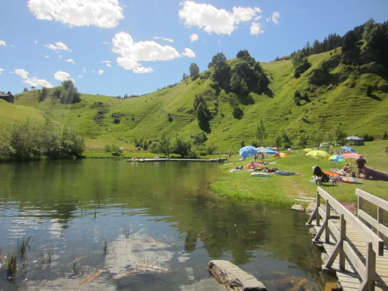 Sonnige Ferienwohnung mit Terrasse,idyllische Lage-Draußen