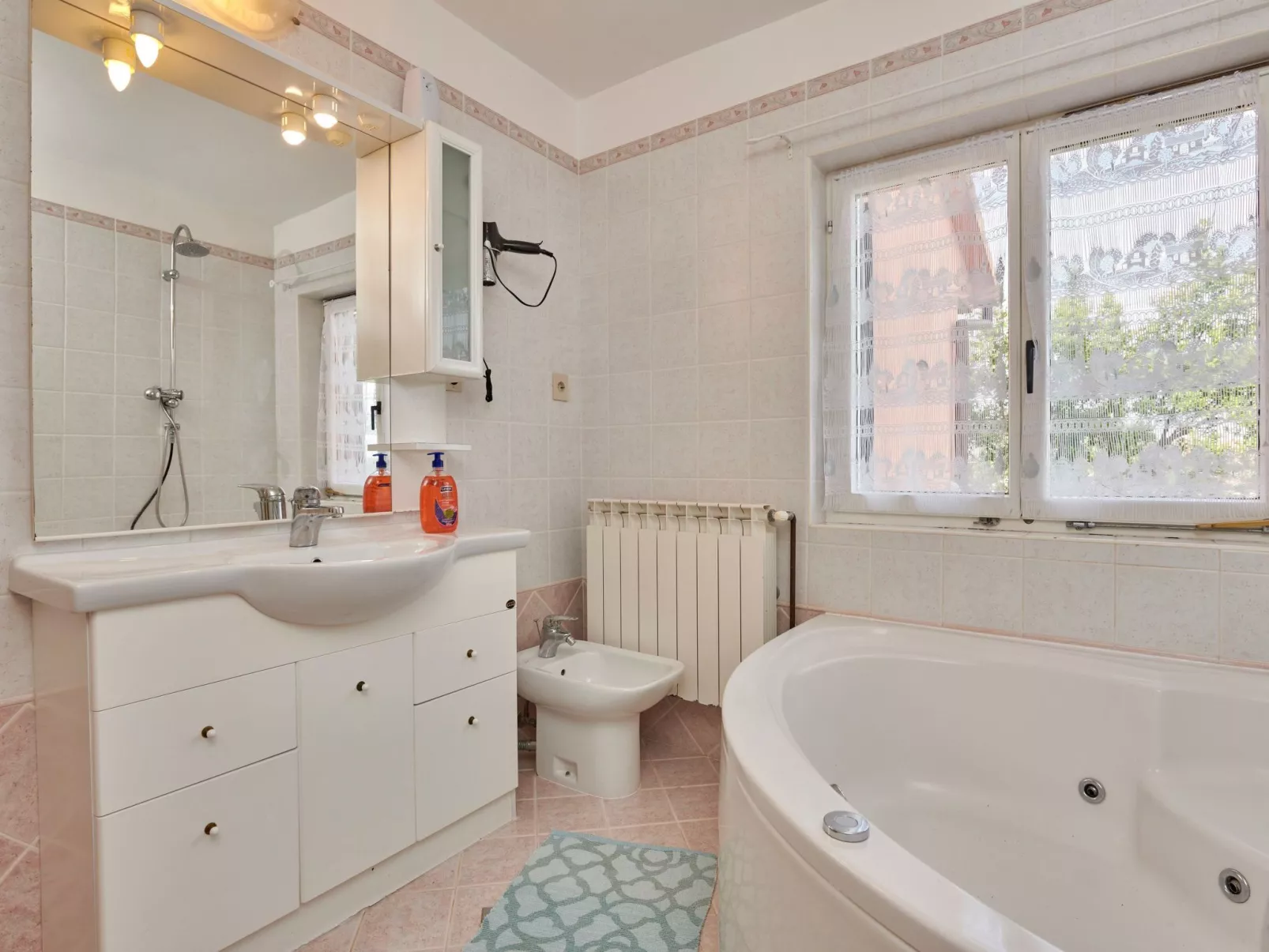 Villa Bastianich mit großem Garten und Pool-Drinnen