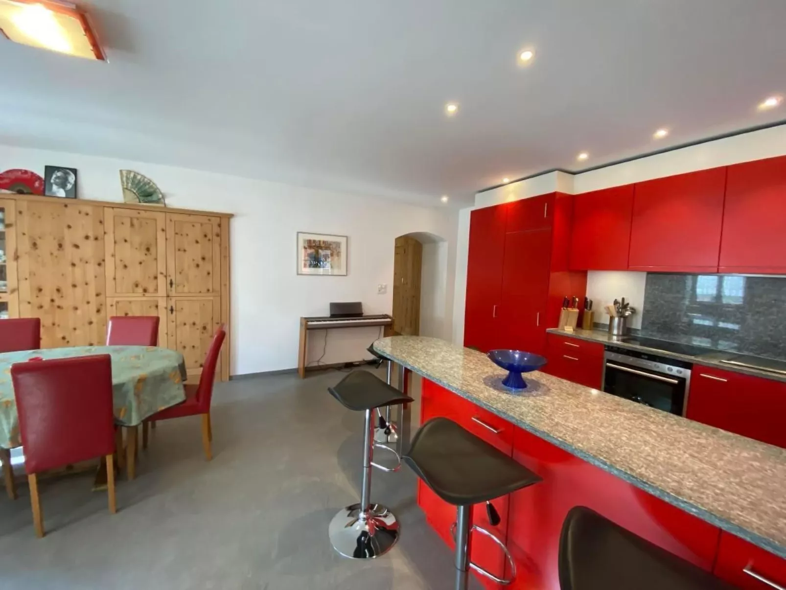 Chesa Robinson 4-Inside