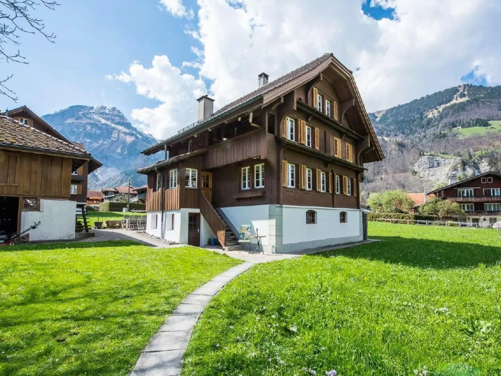 Sonnige Dachwohnung im schönen Lungern-Outside