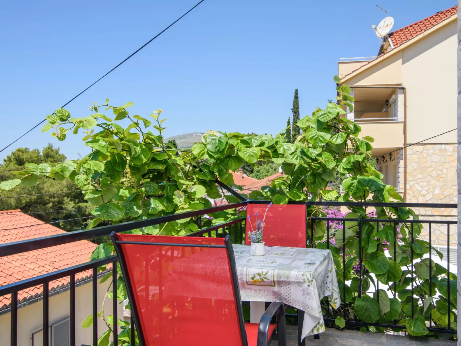 Für sechs Personen, mit einem Balkon-Draußen