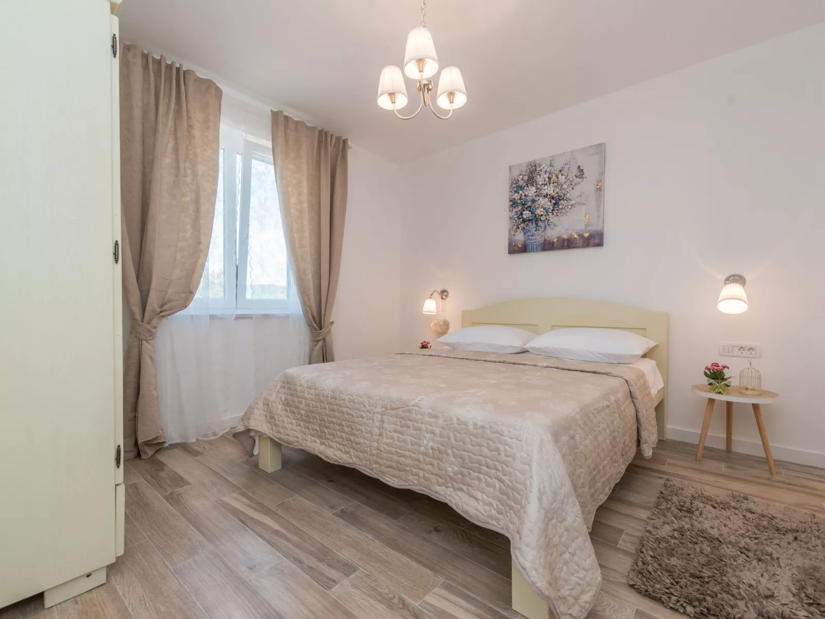 "Ivana" mit Blick auf das Wasser-Drinnen