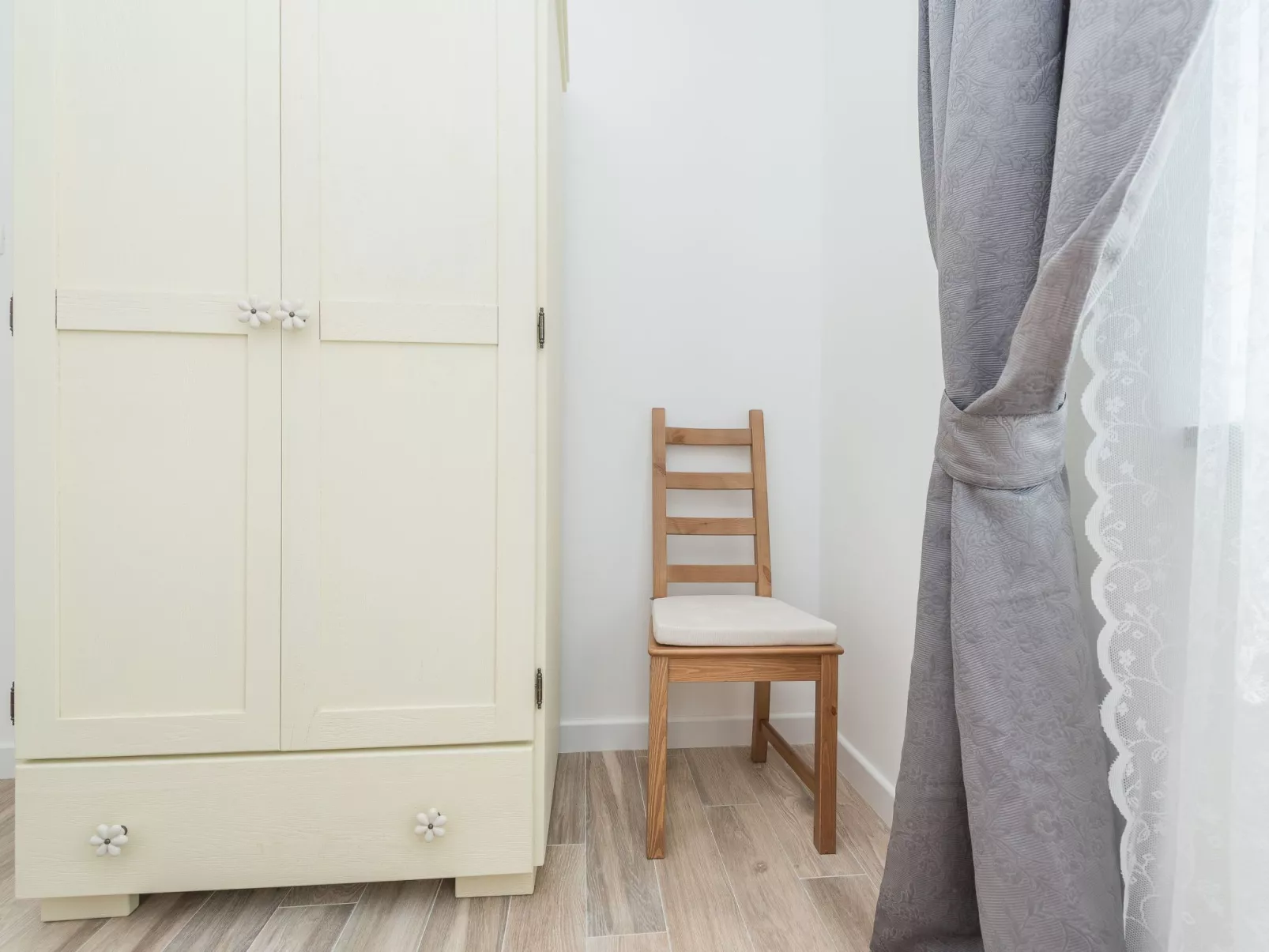 "Ena" mit Blick auf das Wasser-Drinnen