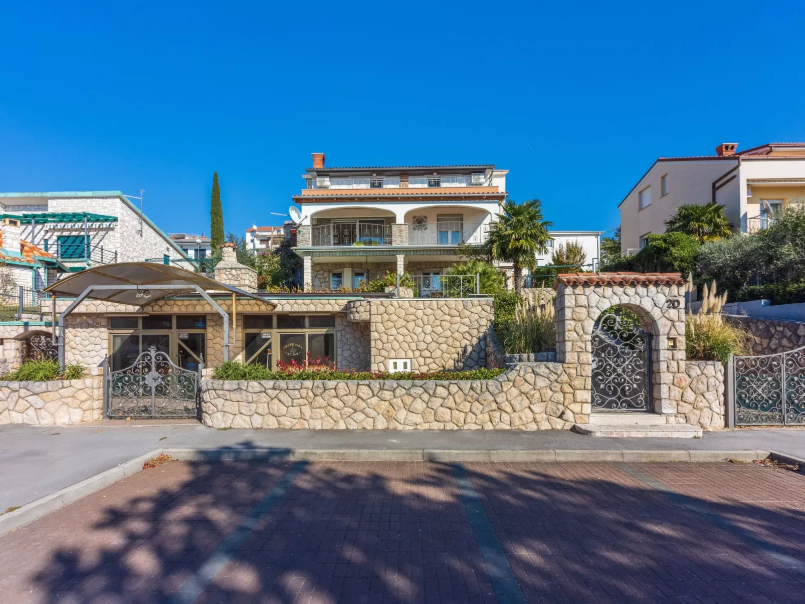 Wohnung in Crikvenica mit Terrasse mit Meerblick-Draußen