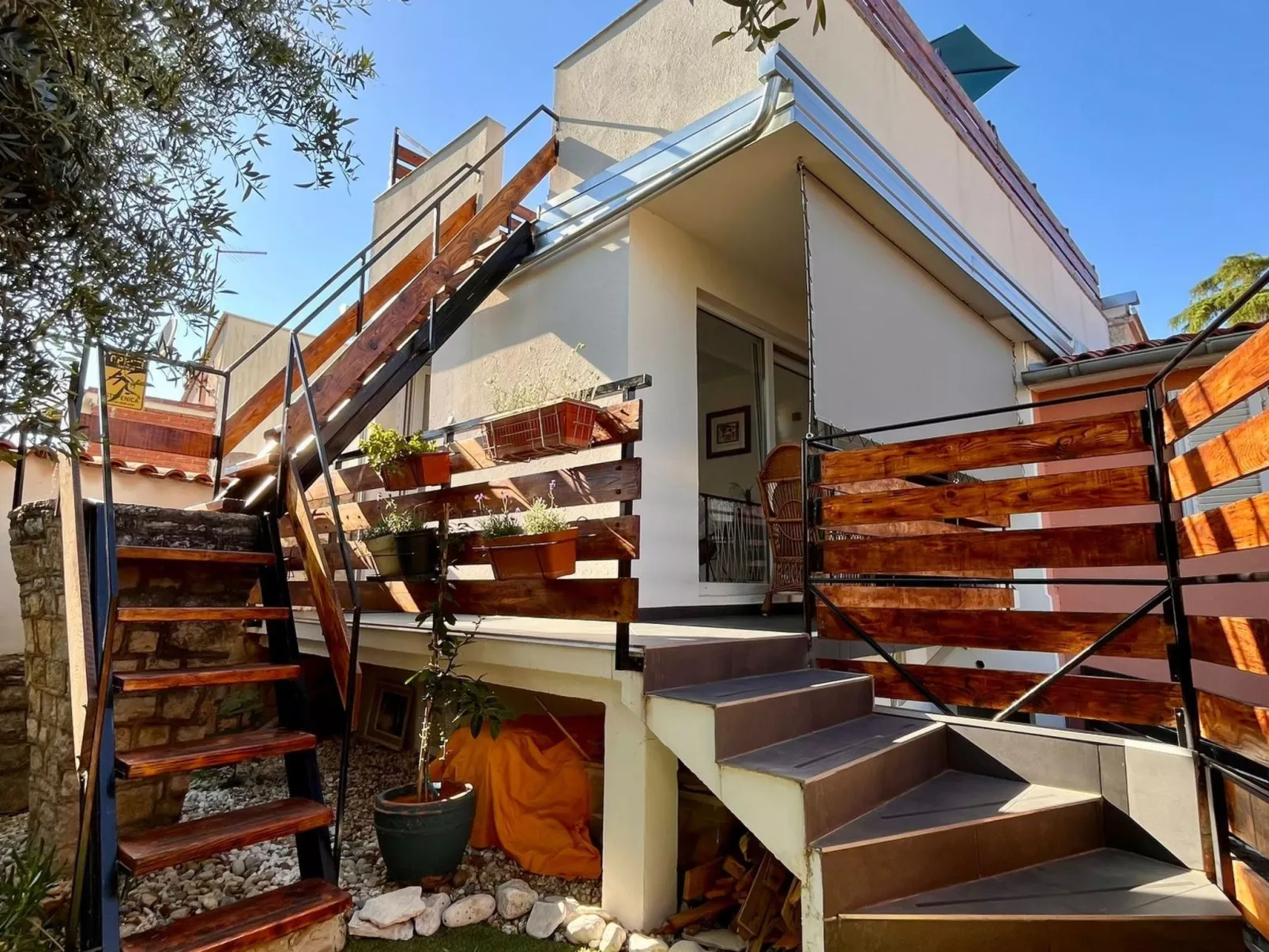 In Pula mit großem Dachbalkon.-Outside