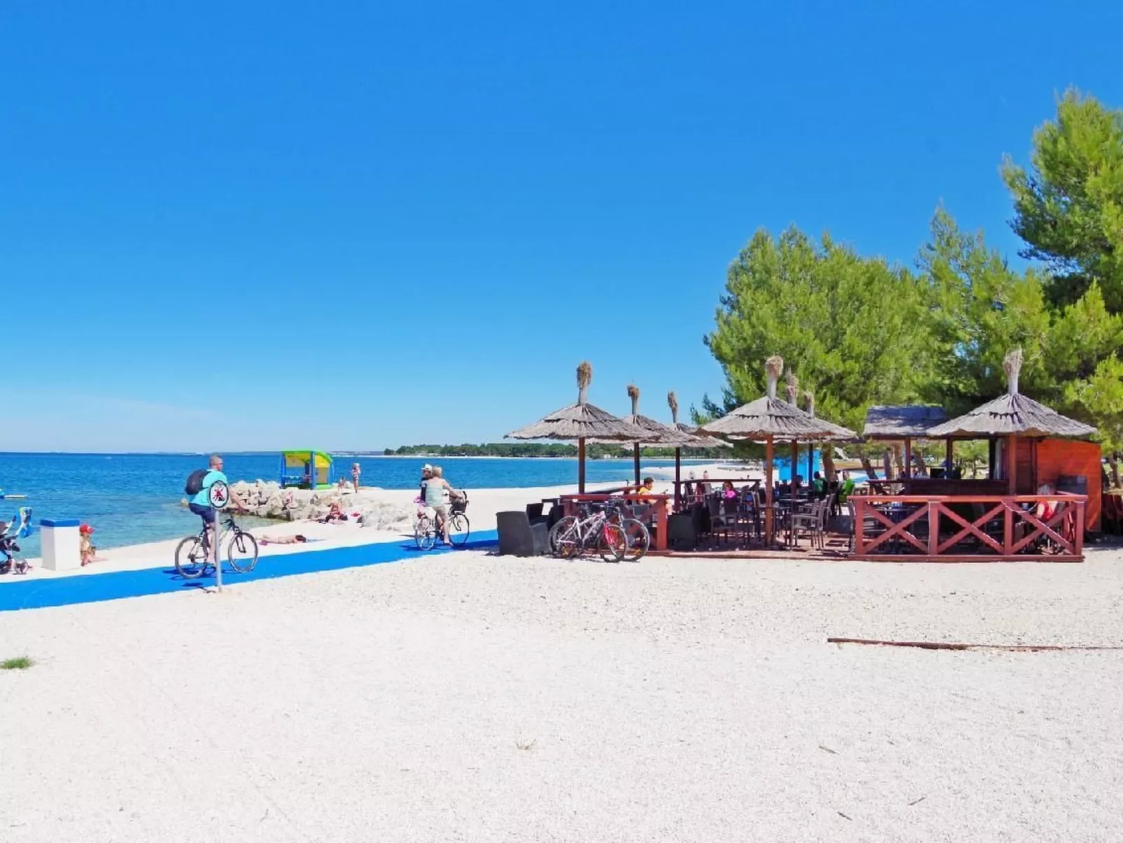 Studio-Apartment in Stinjan, 600 m vom Strand entfernt-Draußen