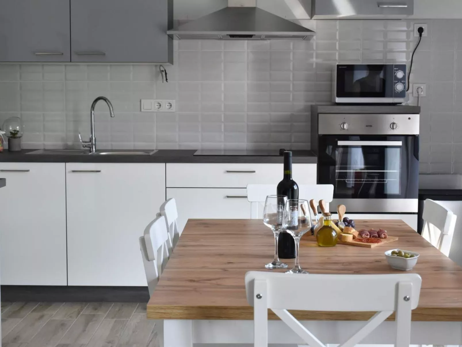 Für 8 Personen ca. 120 m&sup2; in Dubrava, Dalmatien (Gespanschaft Split-Dalmat-Inside