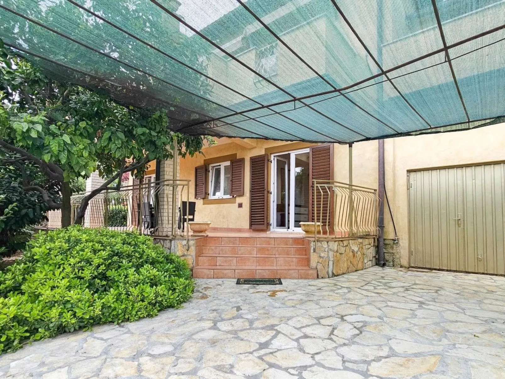 Schöne Ferienwohnung Romana-Draußen